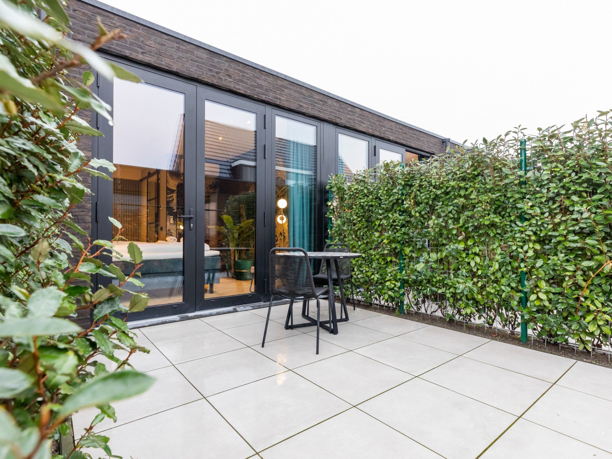 Het terras van Studio ZEE in Koudekerke