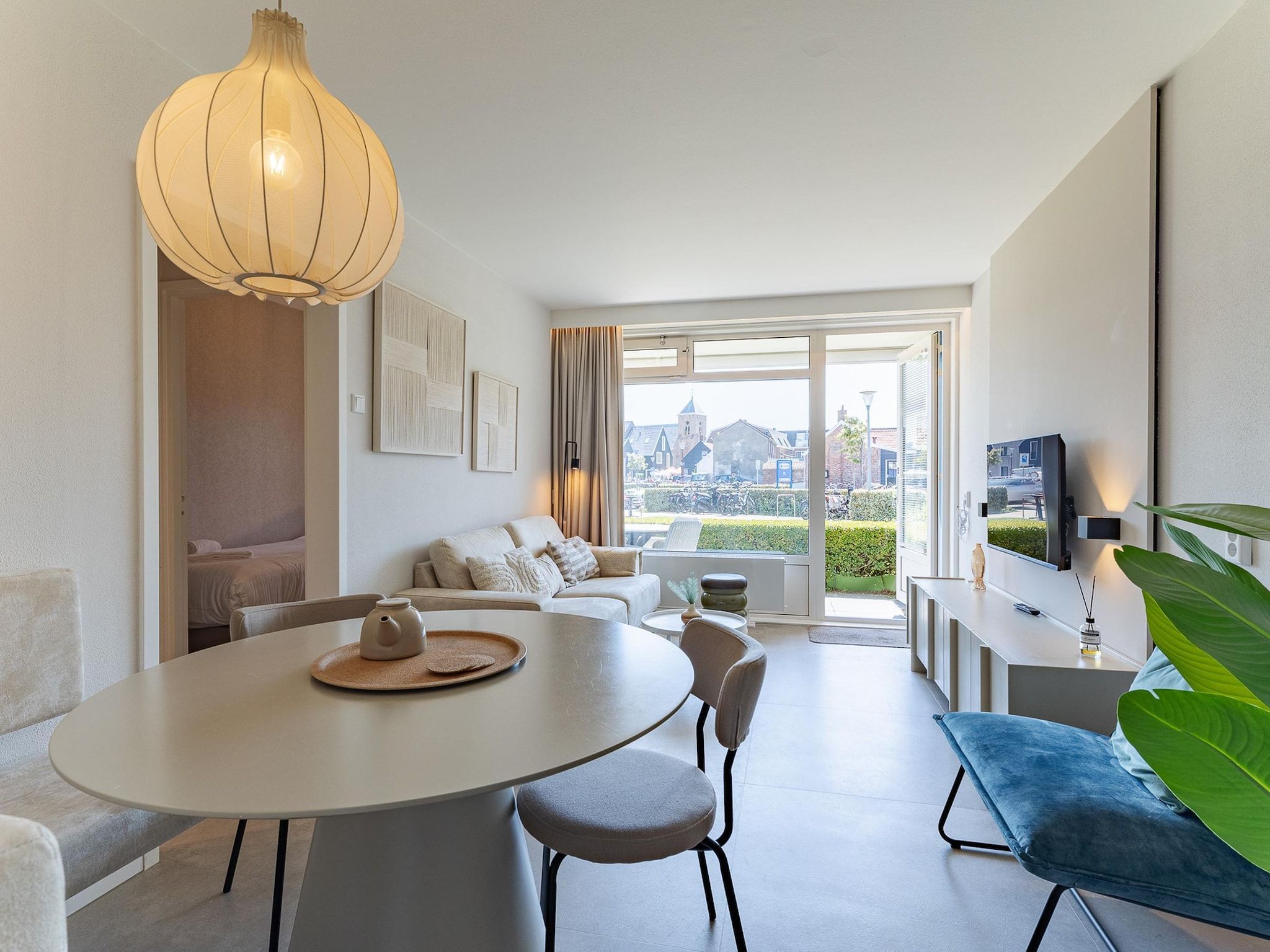 De eetkamer van Nieuwstraat 1  Zoutelande 'Kurhaus - 2 in Zoutelande