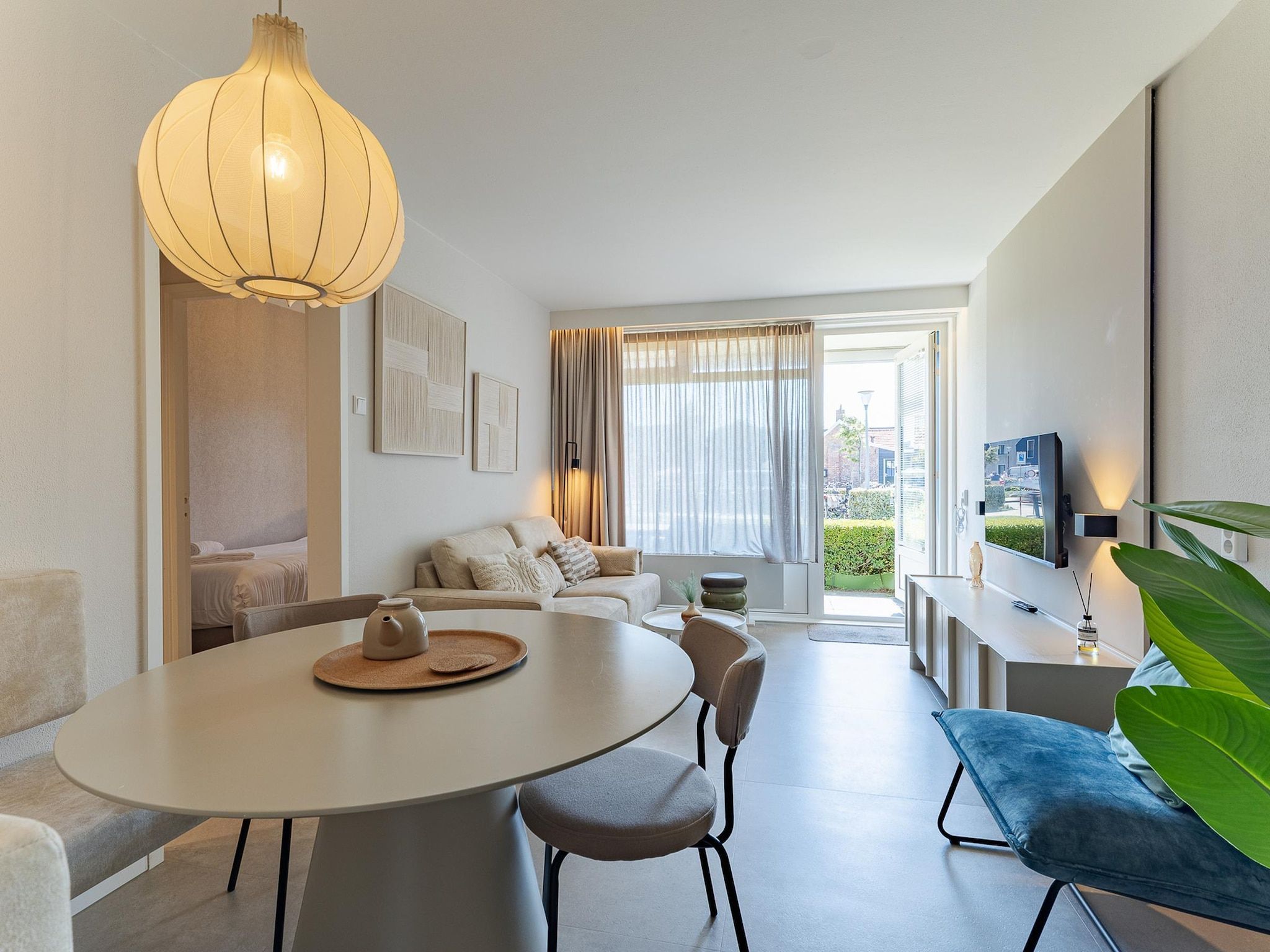 De eetkamer van Nieuwstraat 1  Zoutelande 'Kurhaus - 2 in Zoutelande