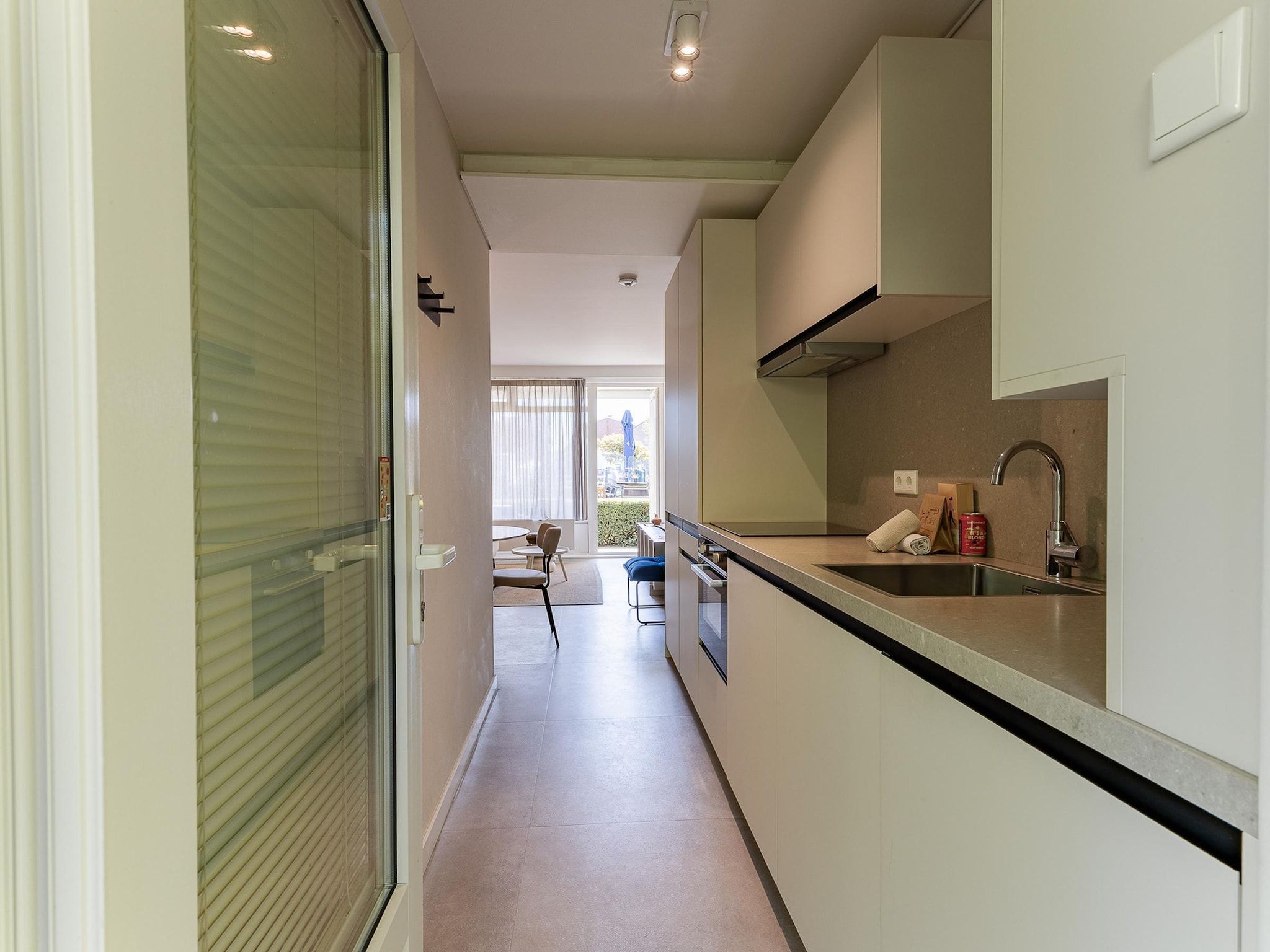 De keuken van Nieuwstraat 1  Zoutelande 'Kurhaus - 4 met sauna in Zoutelande