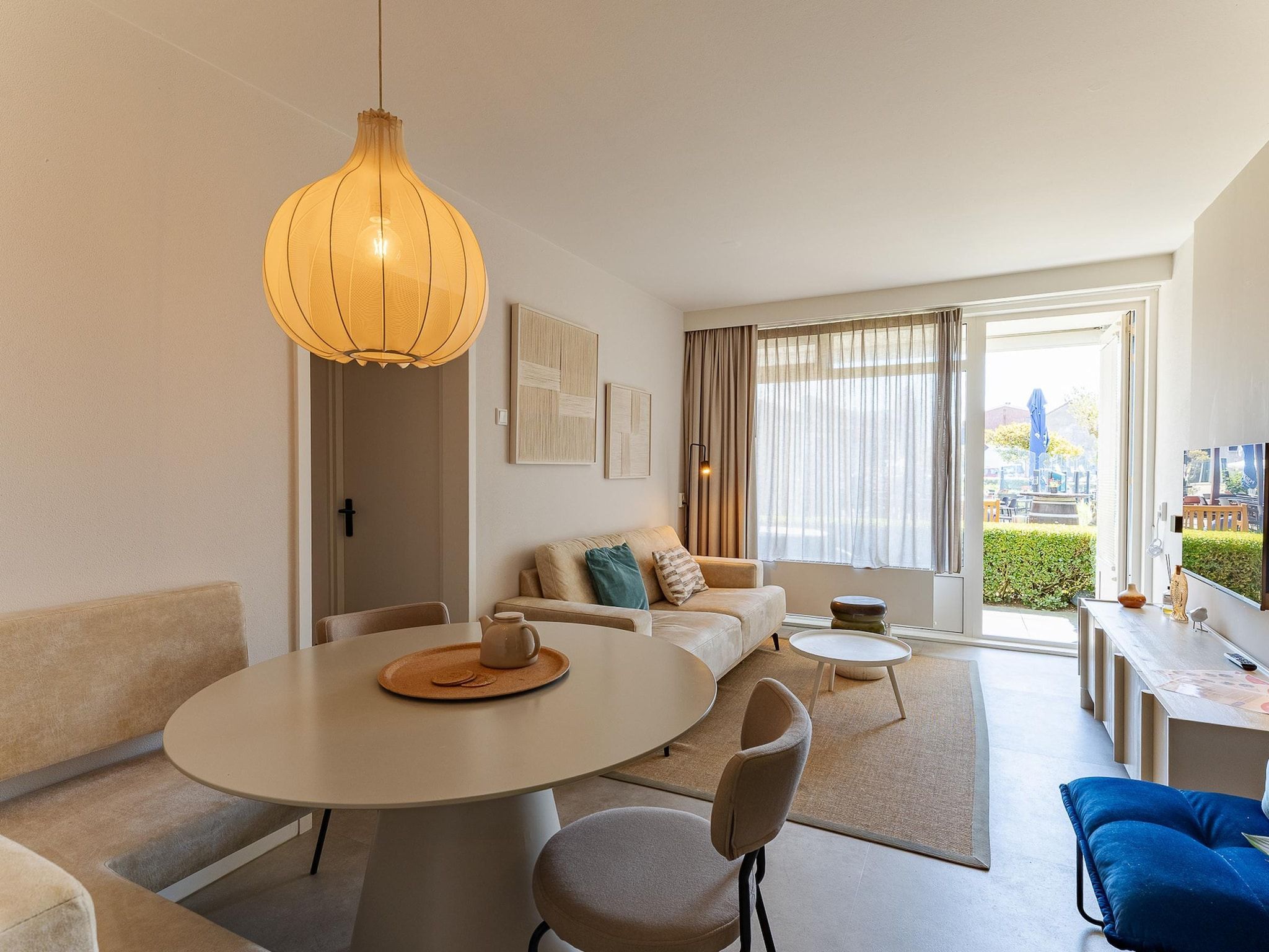 De eetkamer van Nieuwstraat 1  Zoutelande 'Kurhaus - 4 met sauna in Zoutelande