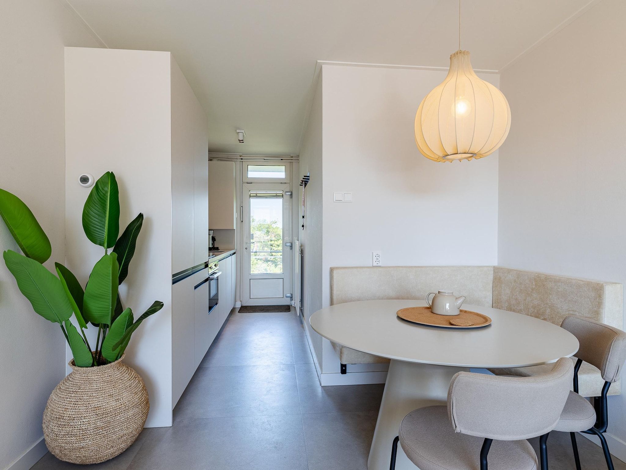 De eetkamer van Nieuwstraat 1  Zoutelande 'Kurhaus - 14 met sauna in Zoutelande