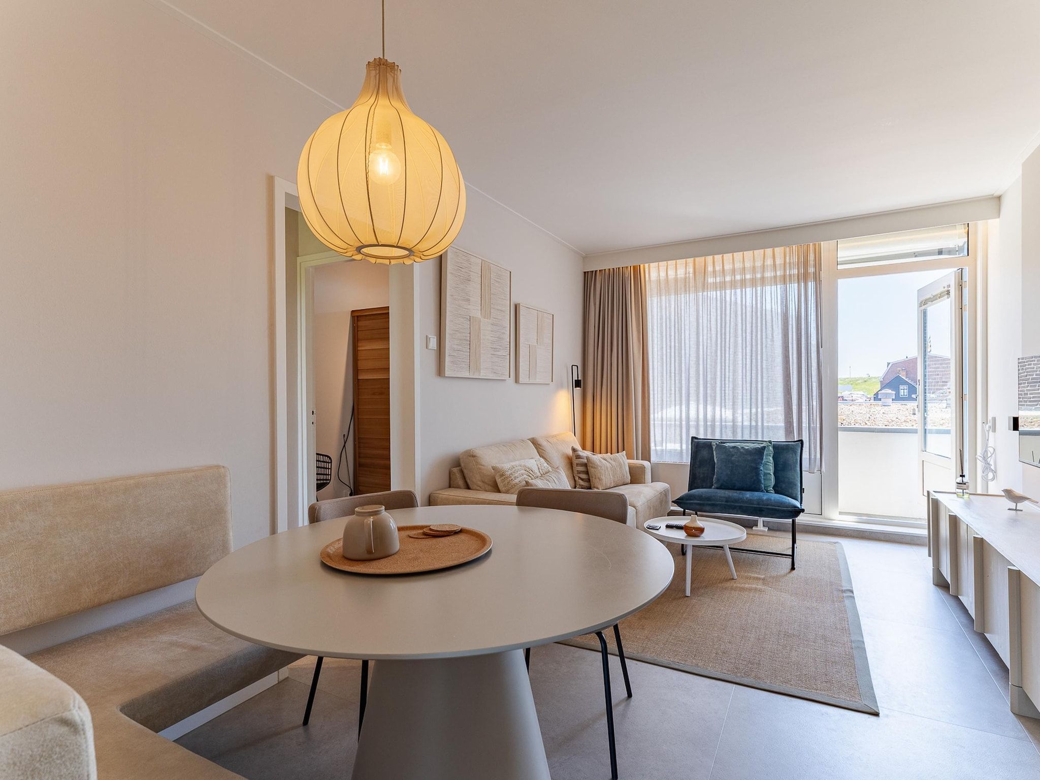 De eetkamer van Nieuwstraat 1  Zoutelande 'Kurhaus - 14 met sauna in Zoutelande