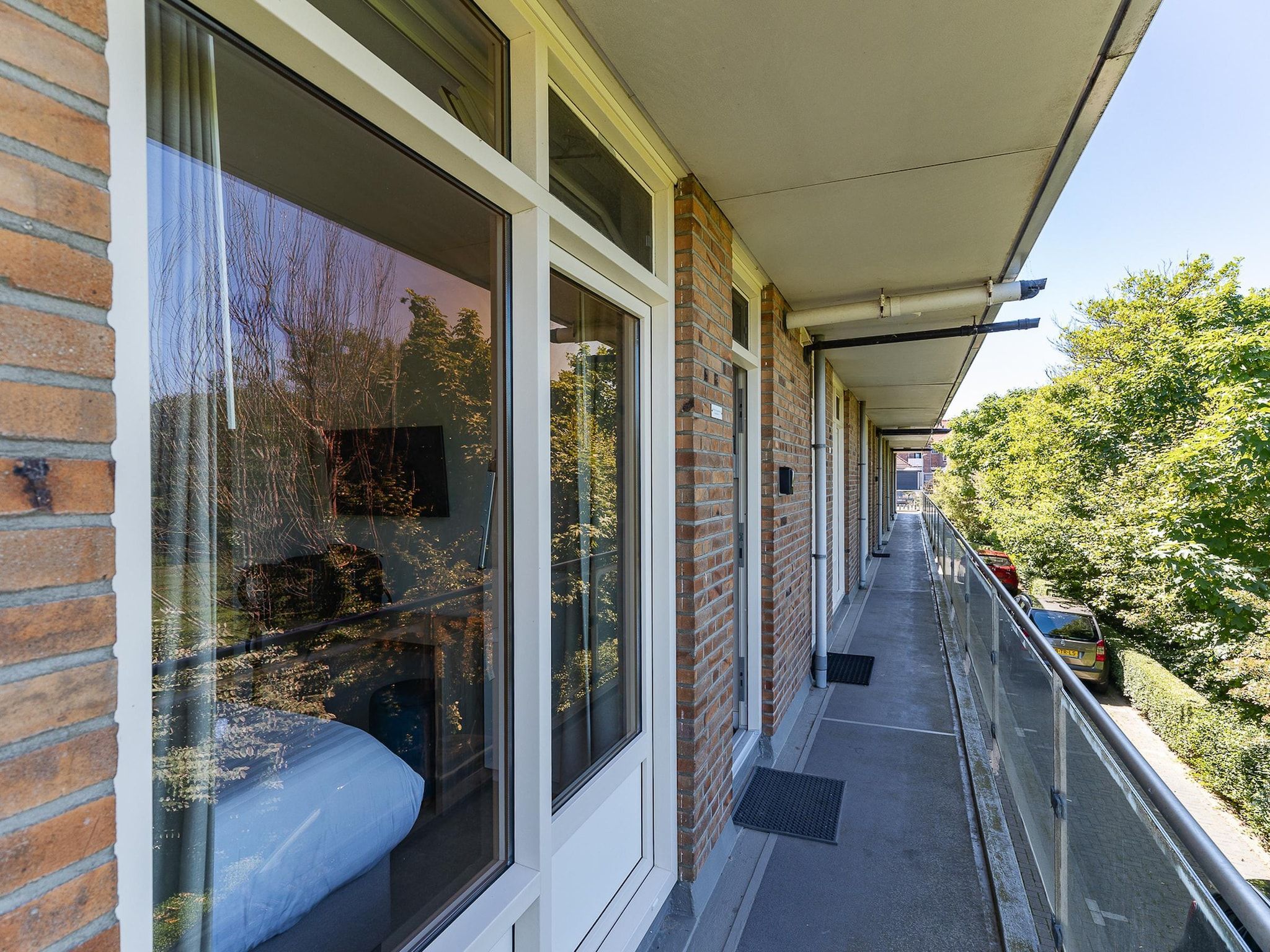 Het terras van Nieuwstraat 1  Zoutelande 'Kurhaus - 14 met sauna in Zoutelande