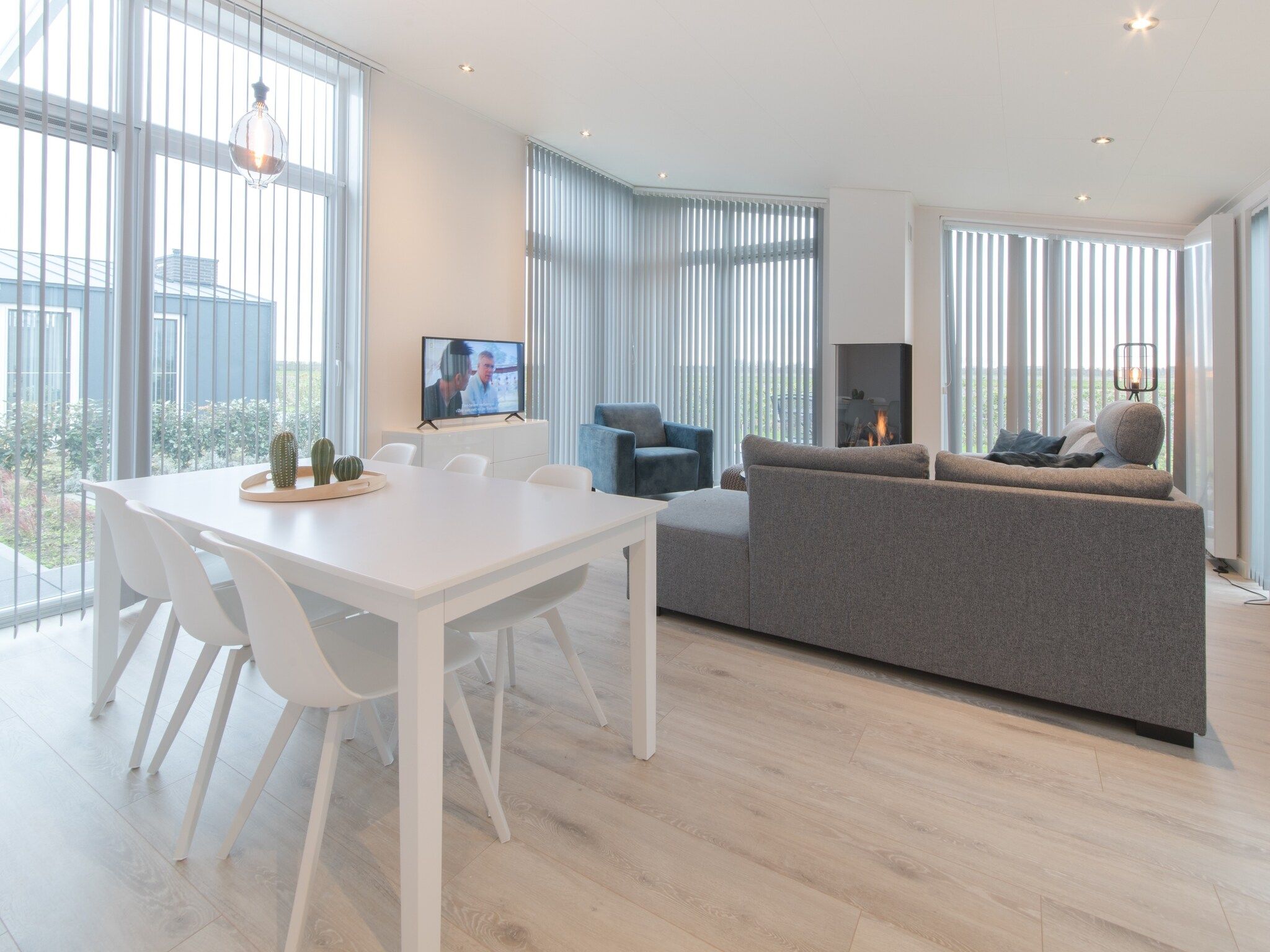 De woonkamer van Water Resort Oosterschelde 45 in Wemeldinge