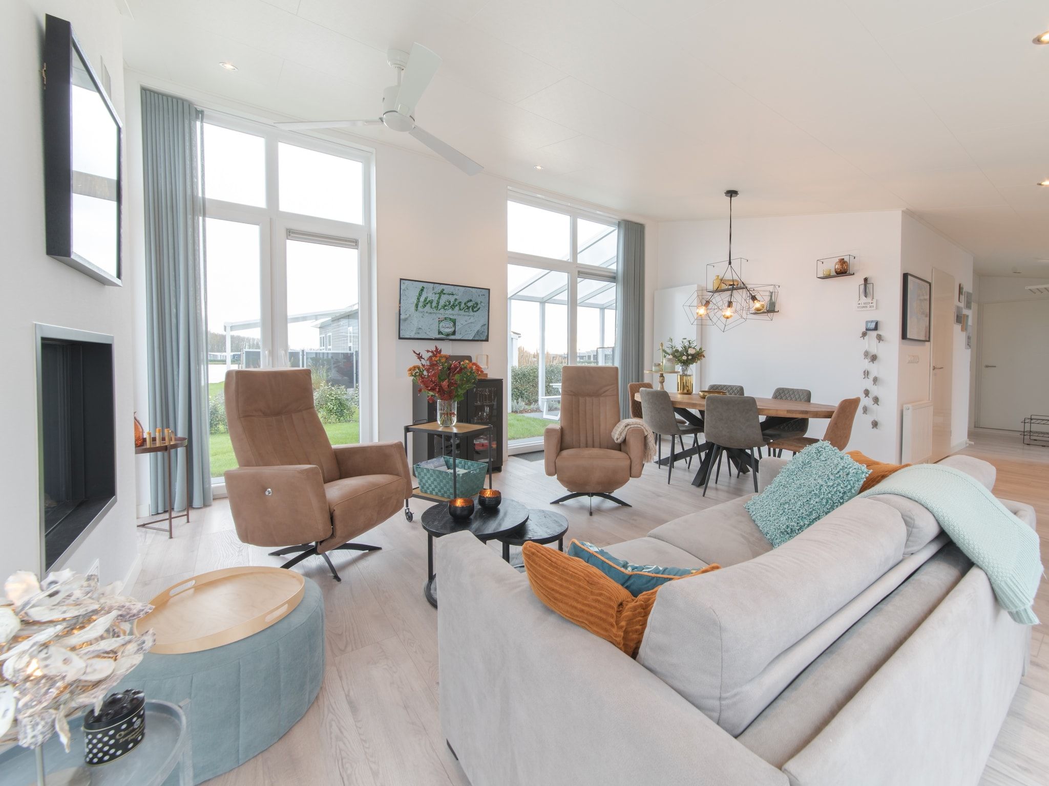 De woonkamer van Water Resort Oosterschelde 34 in Wemeldinge