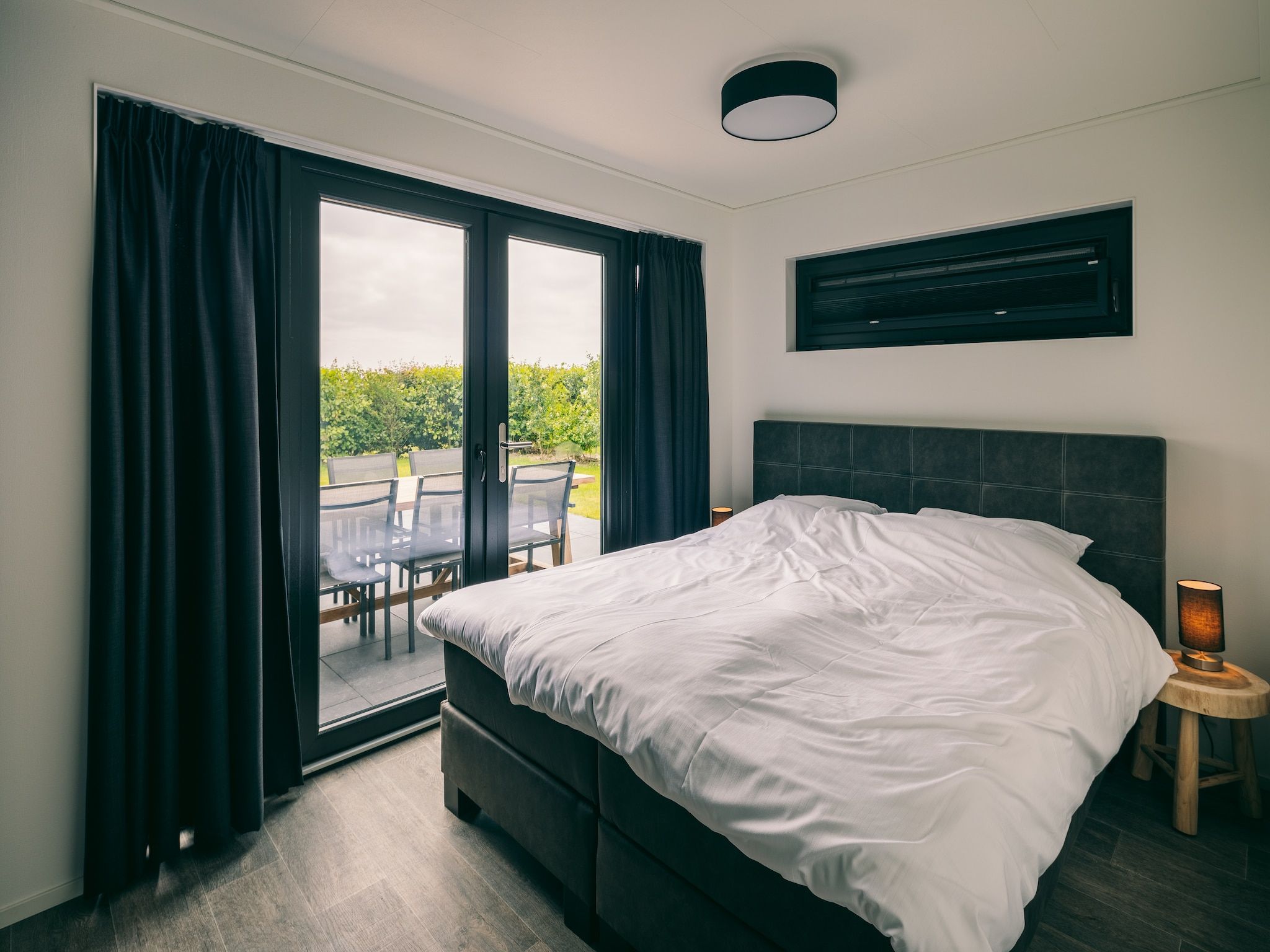 Een slaapkamer van Vakantiepark Zeedijk 5 in Herkingen