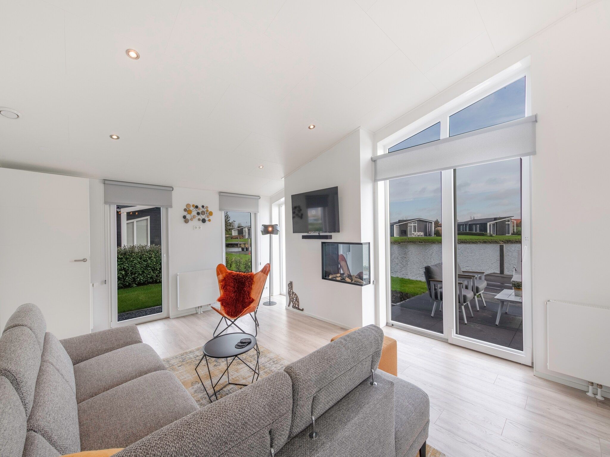 De woonkamer van Water Resort Oosterschelde 28 in Wemeldinge