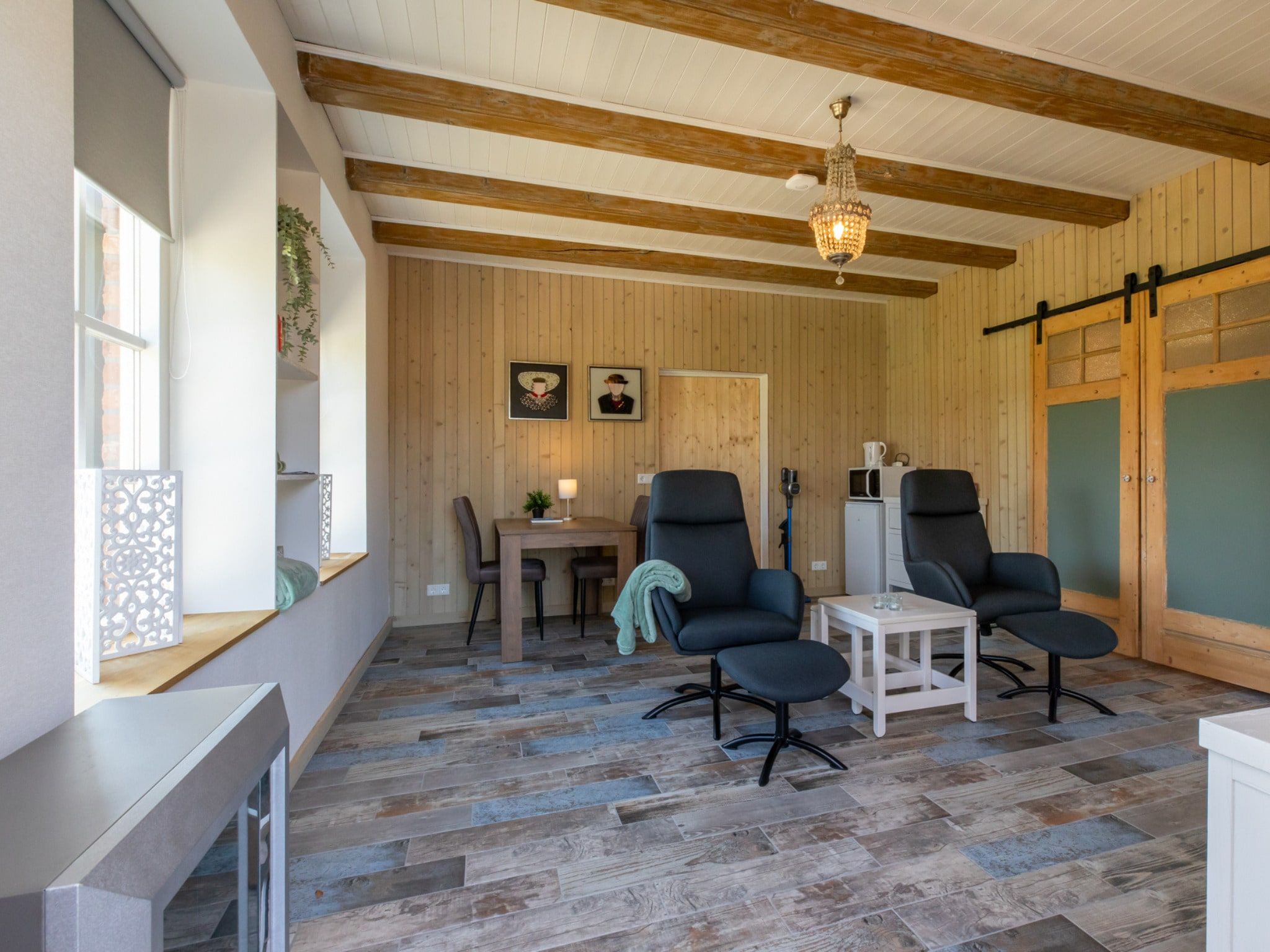 De woonkamer van Verkorte Groeneweg 2 in Koudekerke
