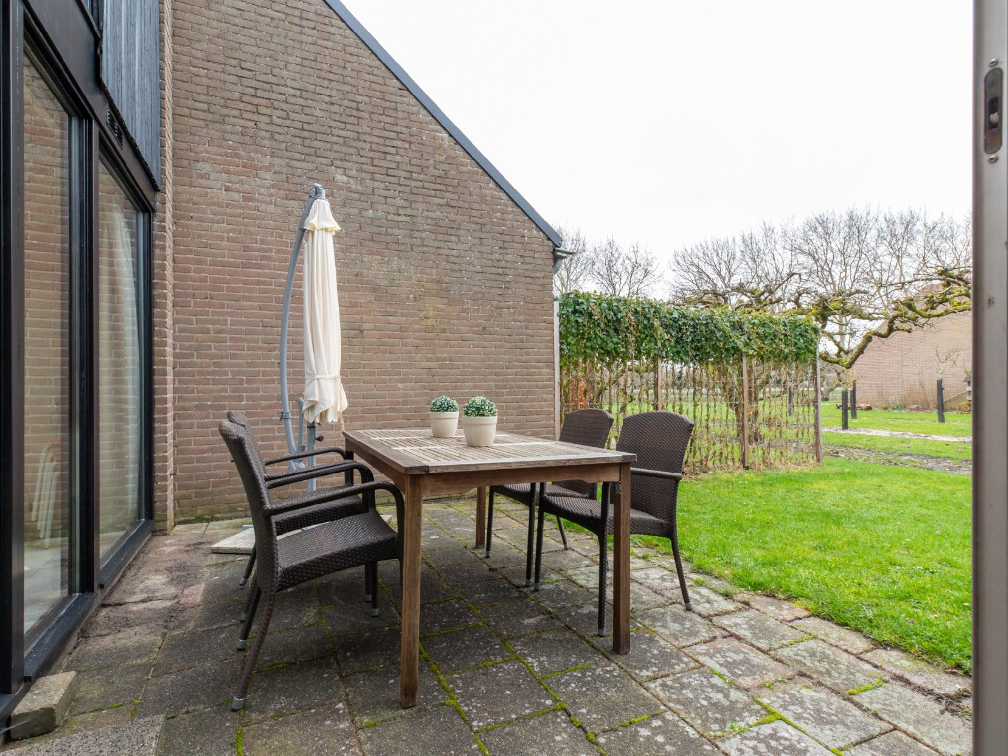 Het uitzicht vanaf De Haaijmanweg 5  Burgh Haamstede 'Huisje 86' in Burgh-Haamstede