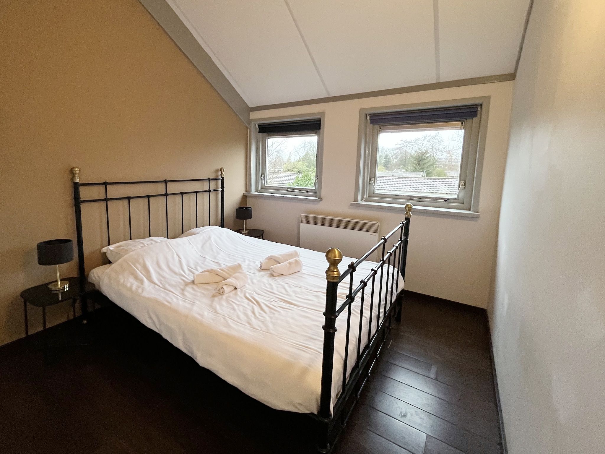 Een slaapkamer van Yné Lijte 68 in Grou