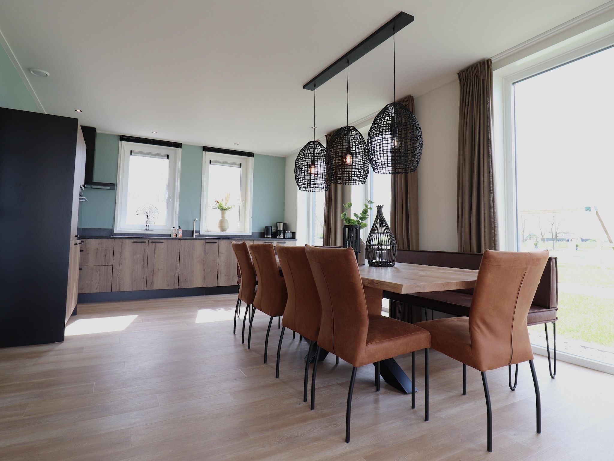 De eetkamer van Friese villa in Leons