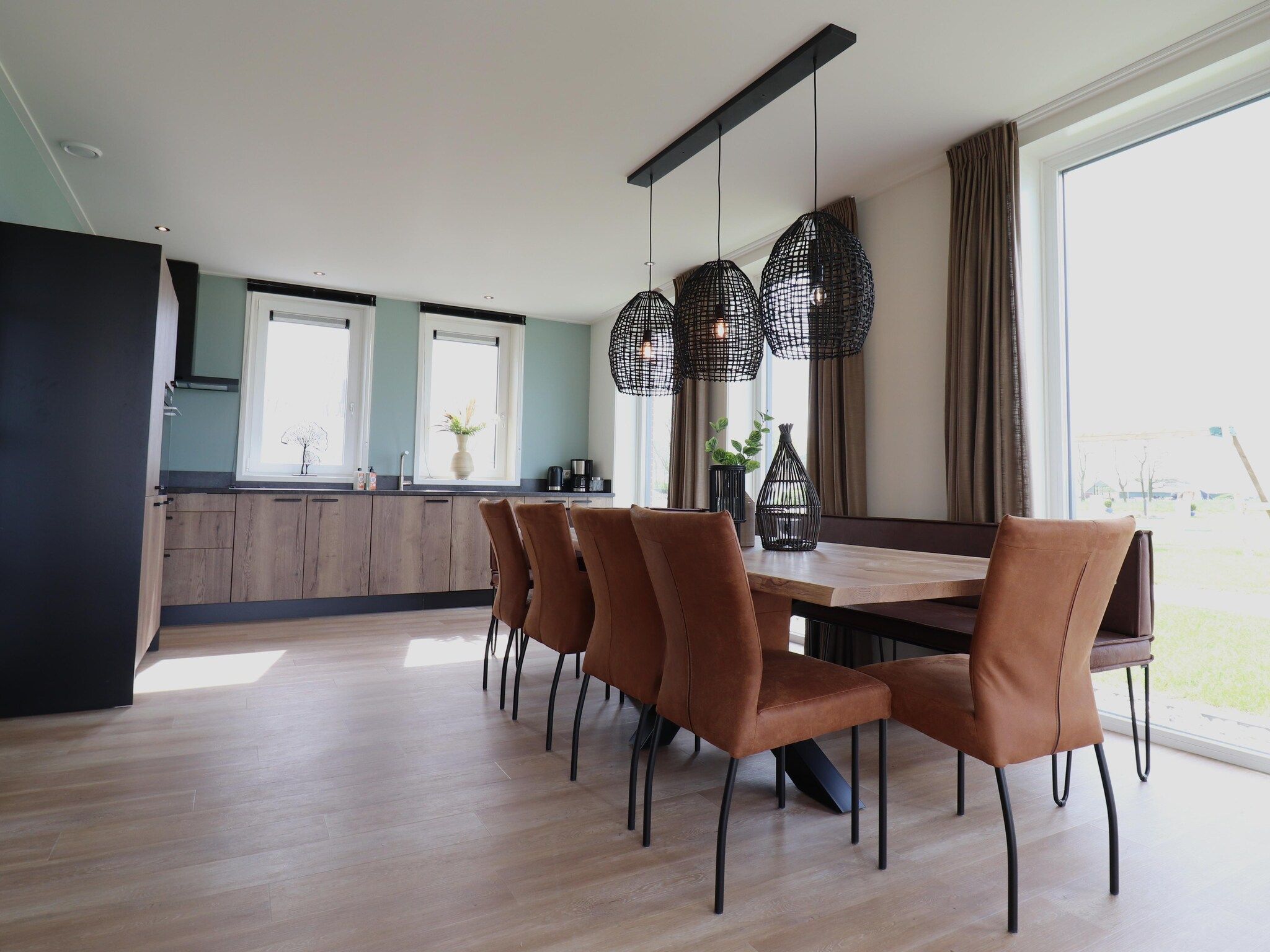 De eetkamer van Friese villa in Leons