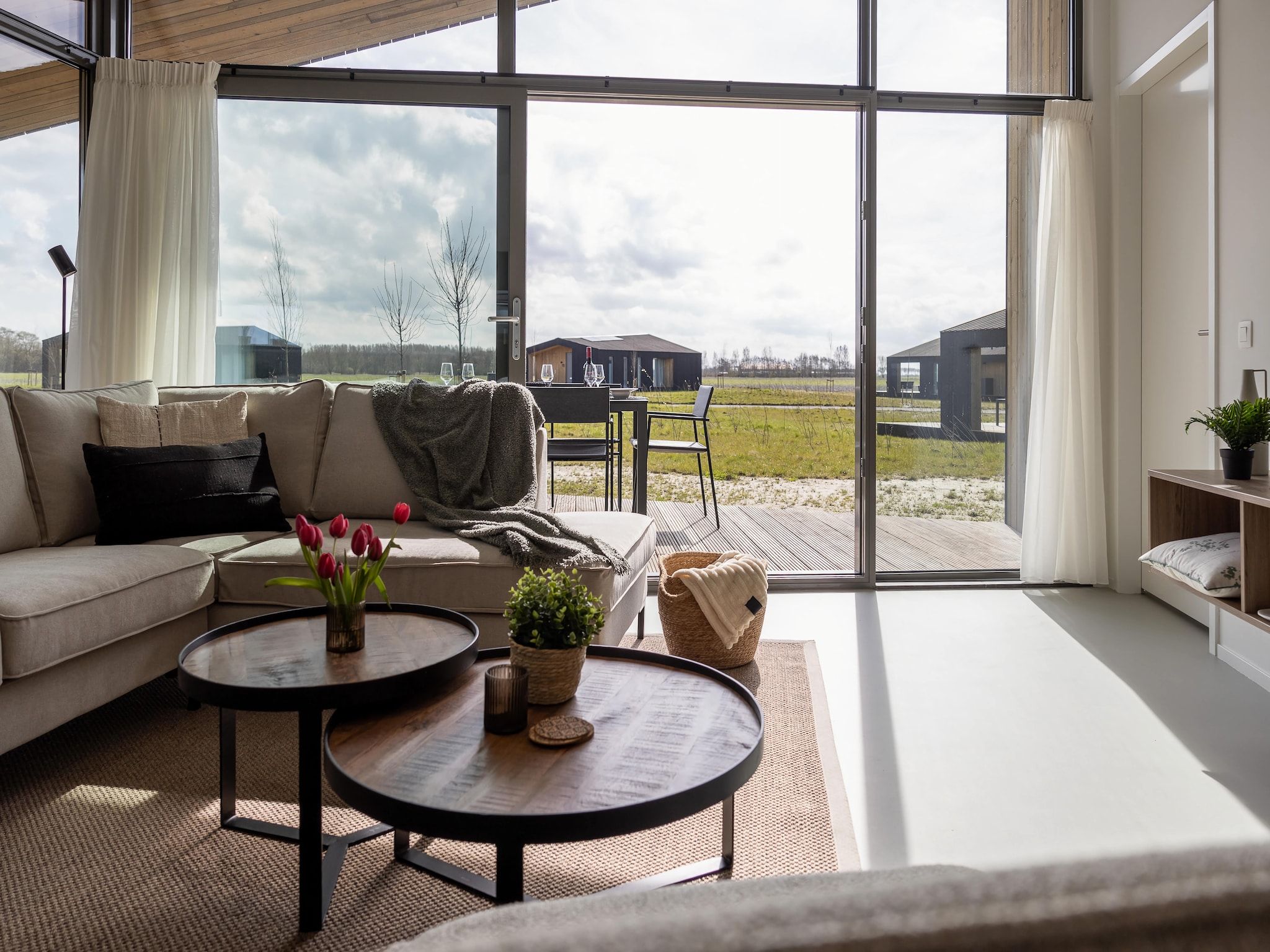 De woonkamer van Heerlijkheid Vlietenburg 12 in Wissenkerke