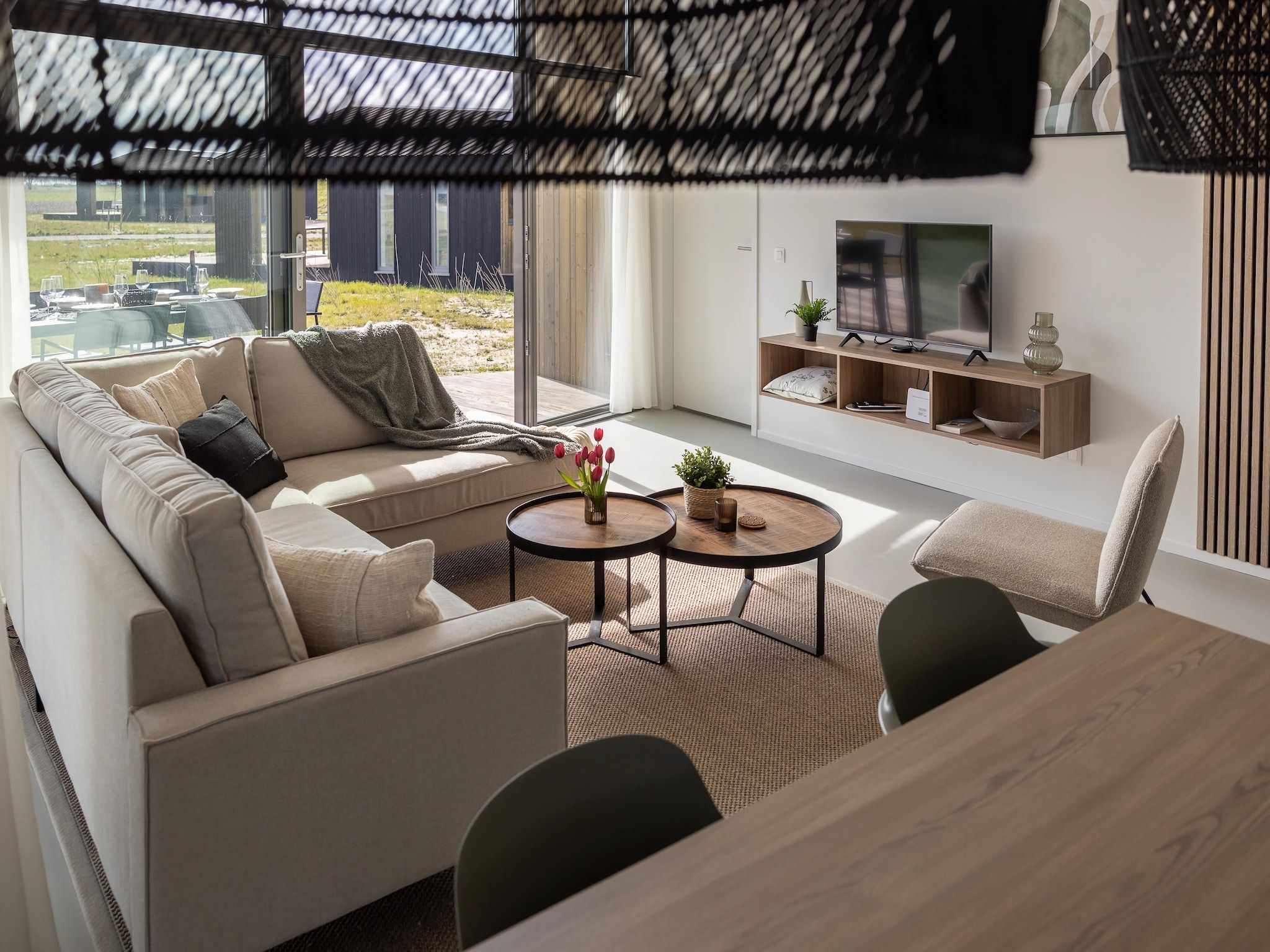 De woonkamer van Heerlijkheid Vlietenburg 12 in Wissenkerke