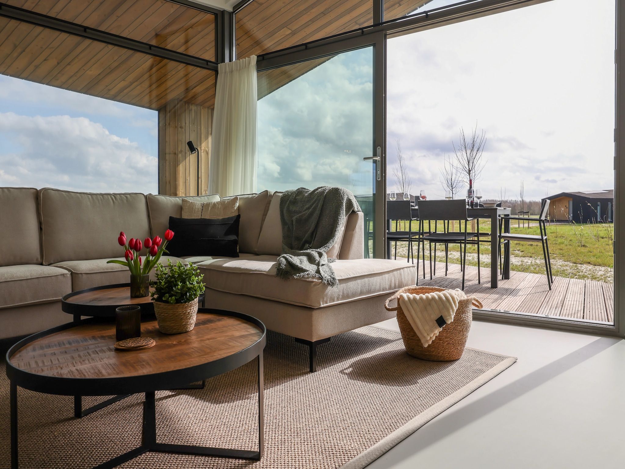 De woonkamer van Heerlijkheid Vlietenburg 12 in Wissenkerke