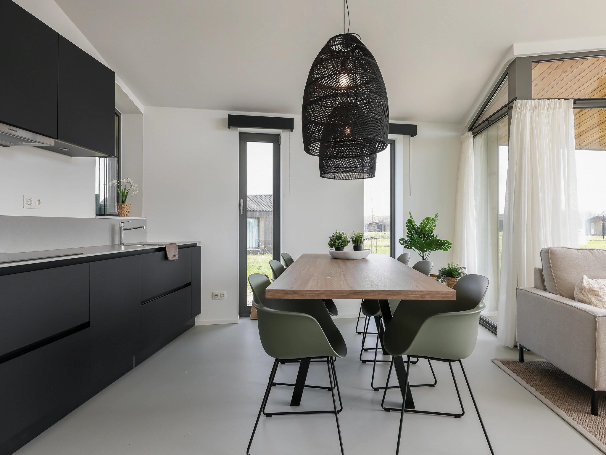 De eetkamer van Heerlijkheid Vlietenburg 12 in Wissenkerke