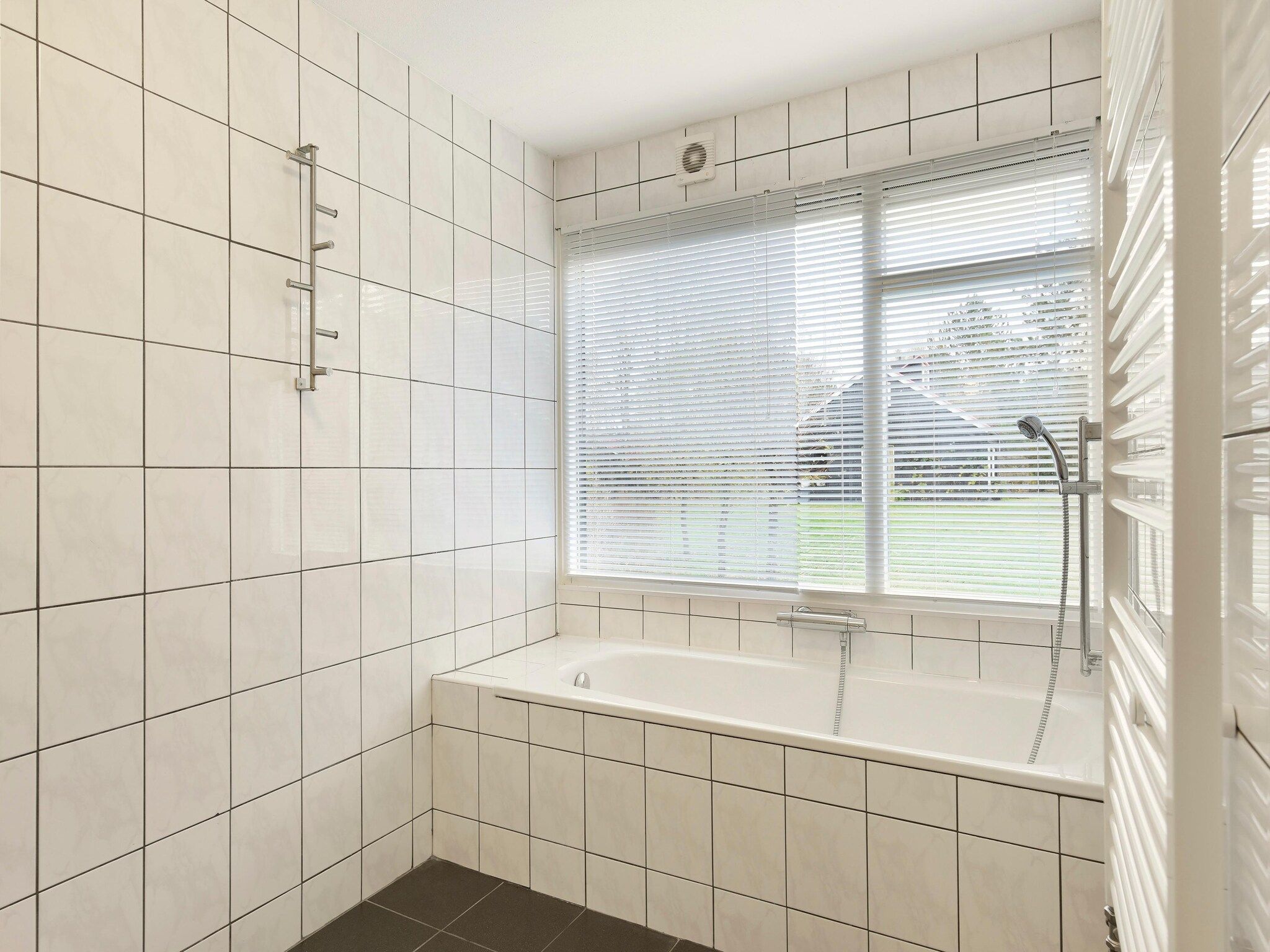 De badkamer van Waterpark De Bloemert 4 in Midlaren