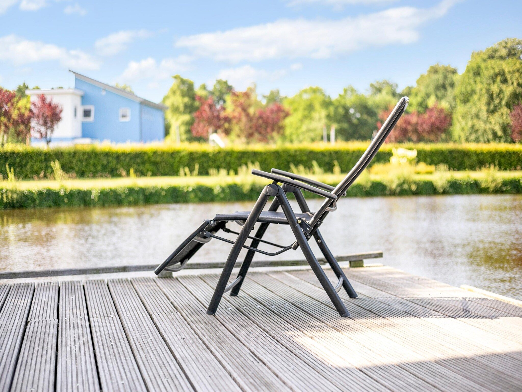Het terras van Waterpark De Bloemert 15 in Midlaren