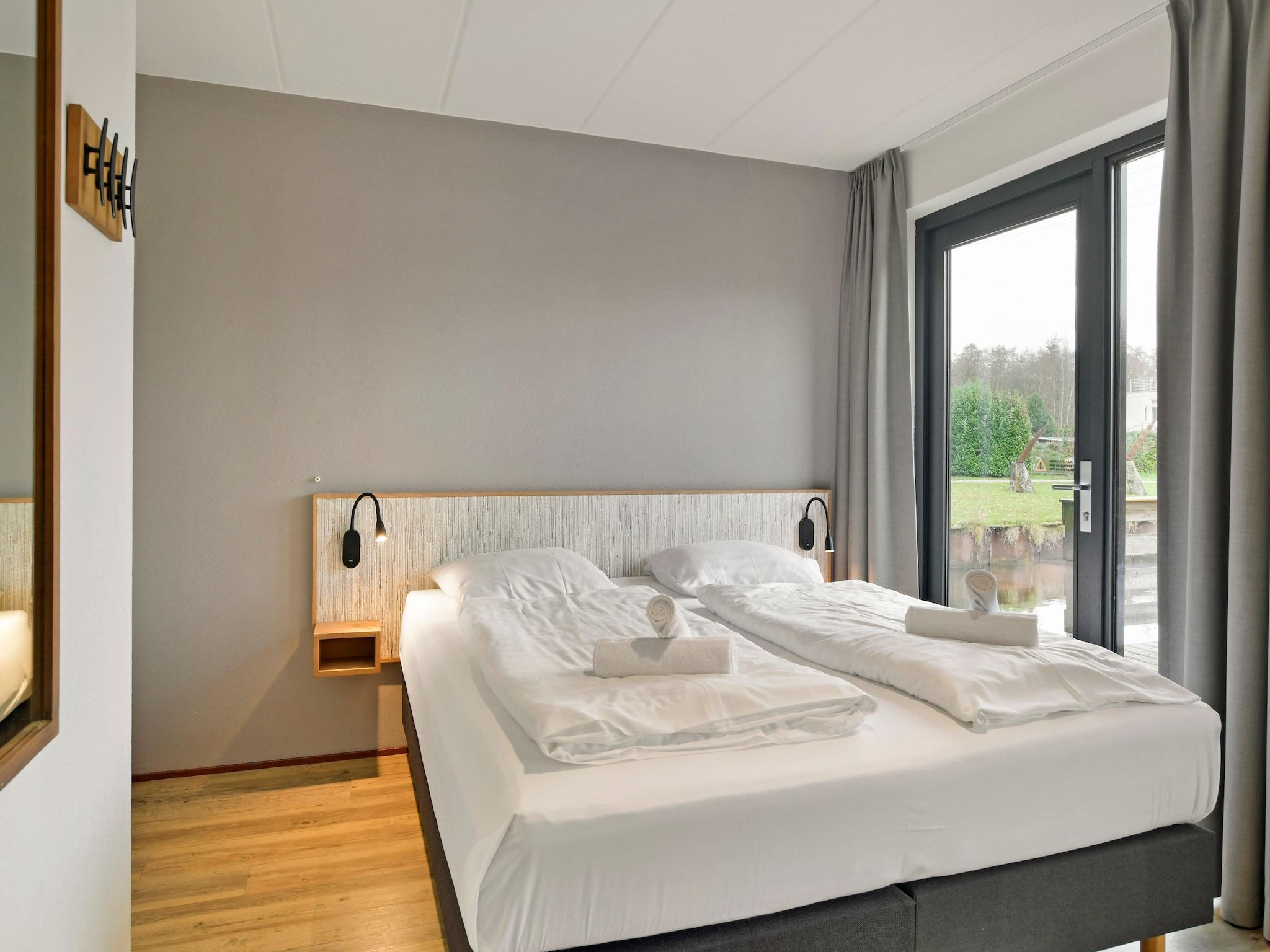Een slaapkamer van Waterpark De Bloemert 16 in Midlaren