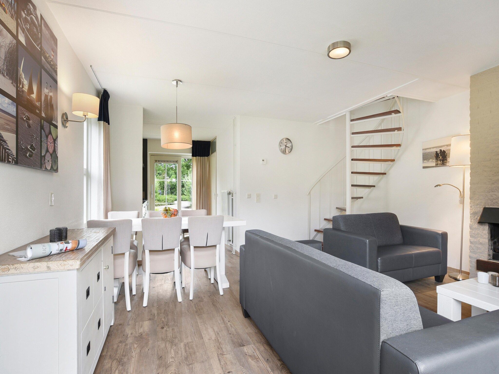 De woonkamer van Parc Port Greve 12 in Brouwershaven