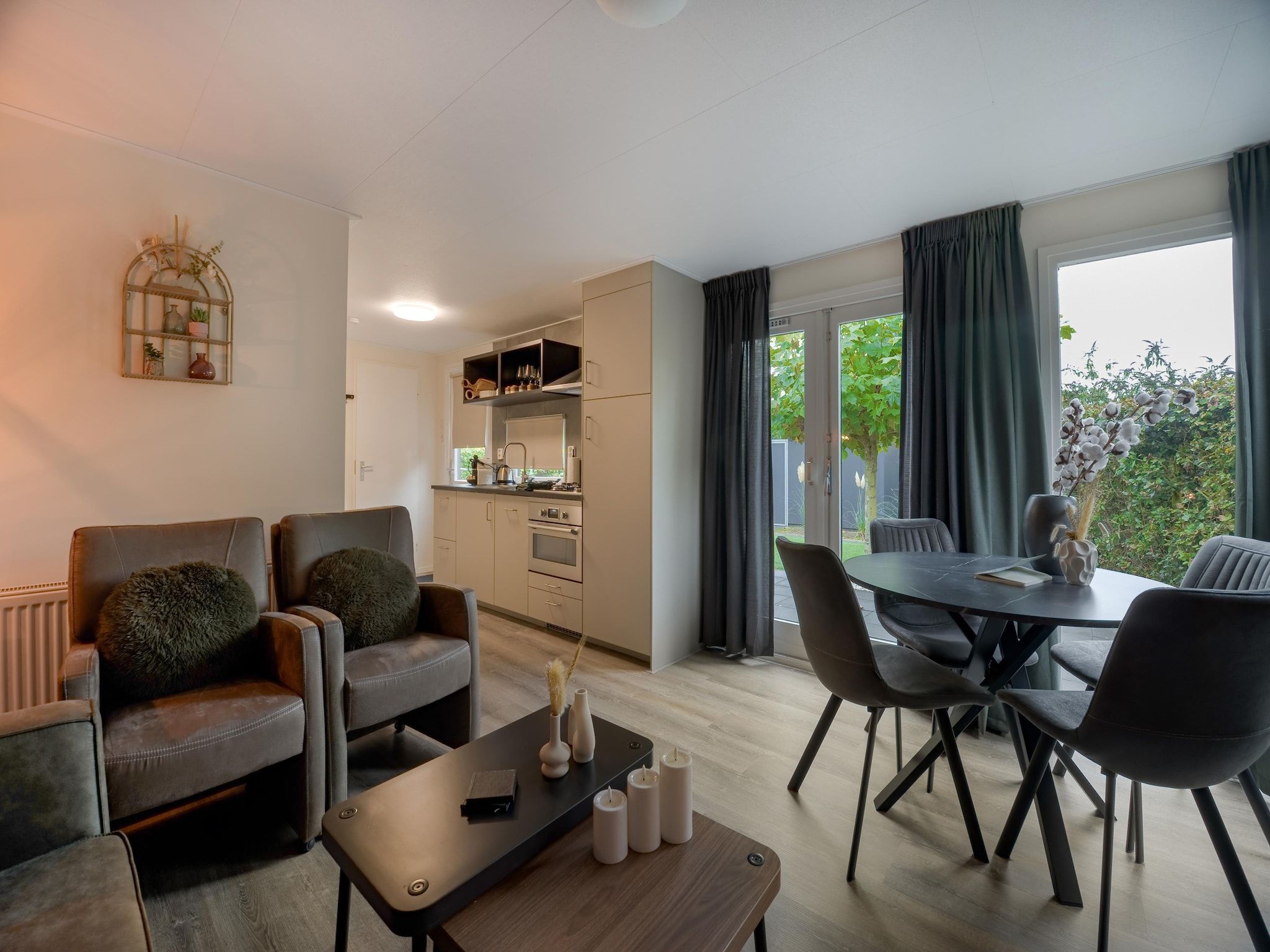 De eetkamer van Chalet 56 stegeren in Stegeren