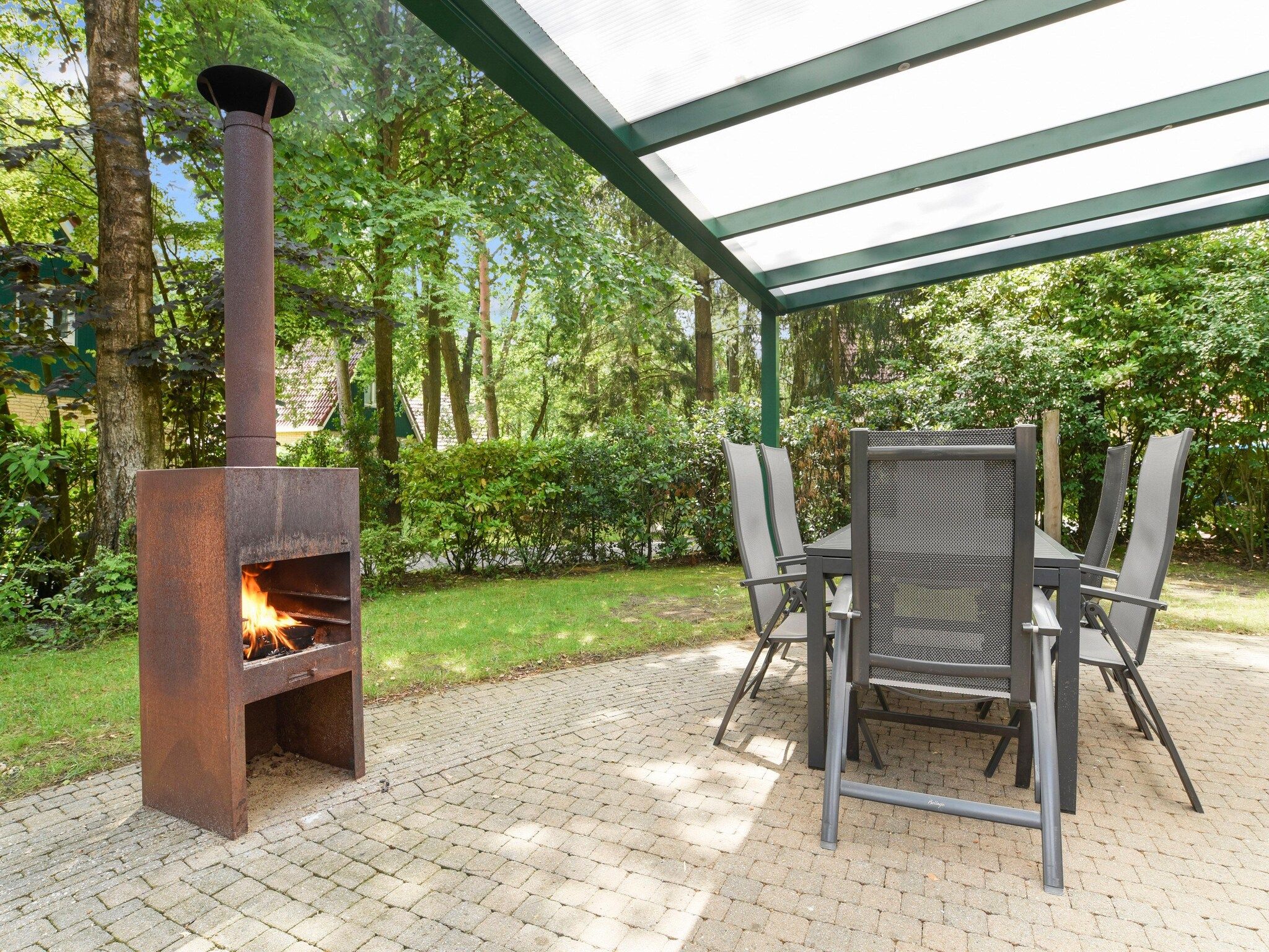 Het terras van Parc Duc de Brabant 10 in Diessen-Baarschot