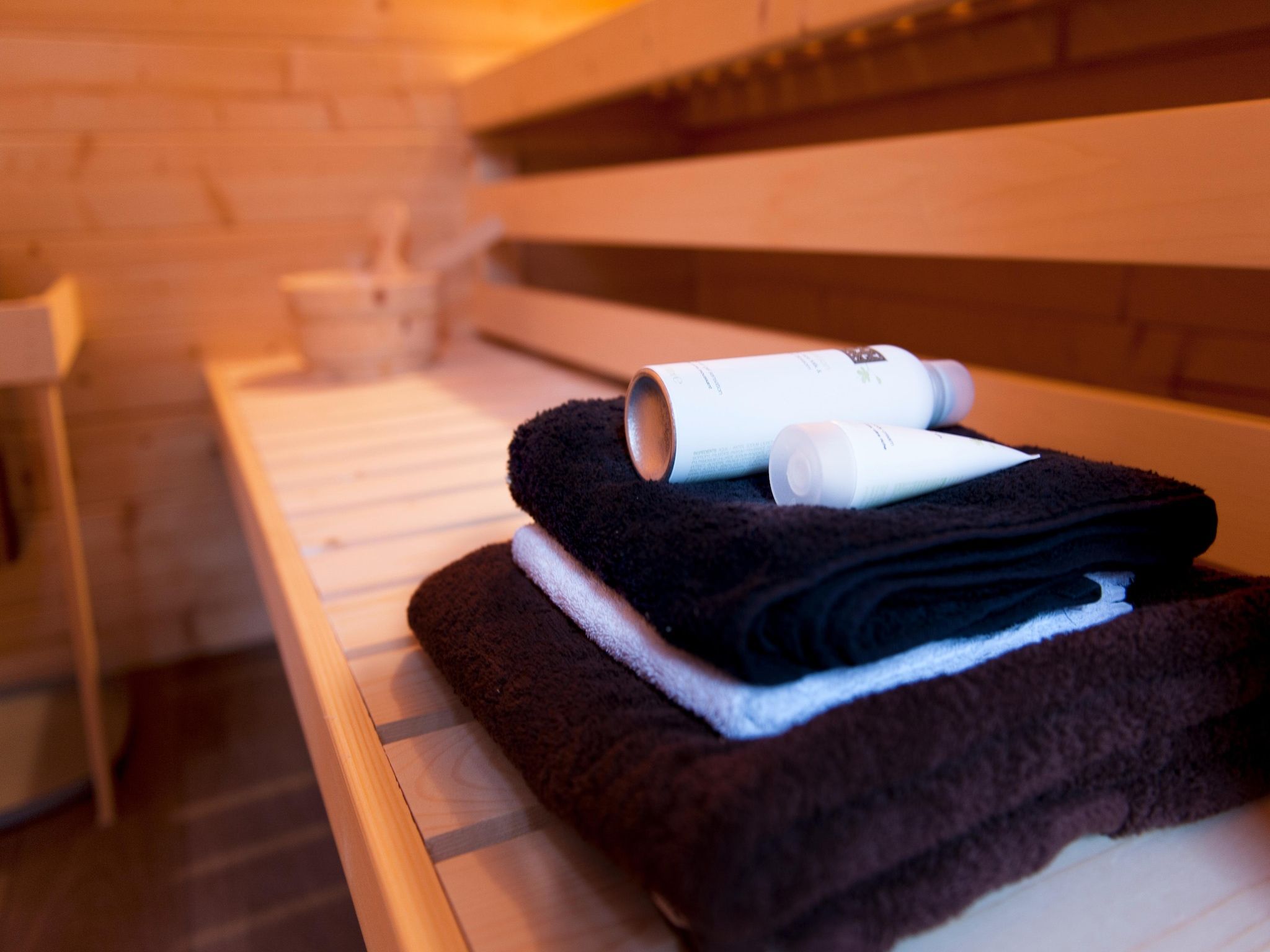 Wellness bij 20 pers groot Abeltjeshuis Wellness de luxe met buitenspa in Vlagtwedde