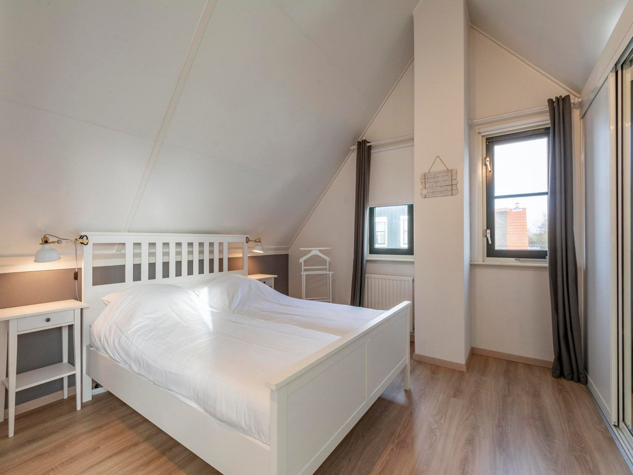Een slaapkamer van Buitenplaats 27 - Callantsoog in Callantsoog