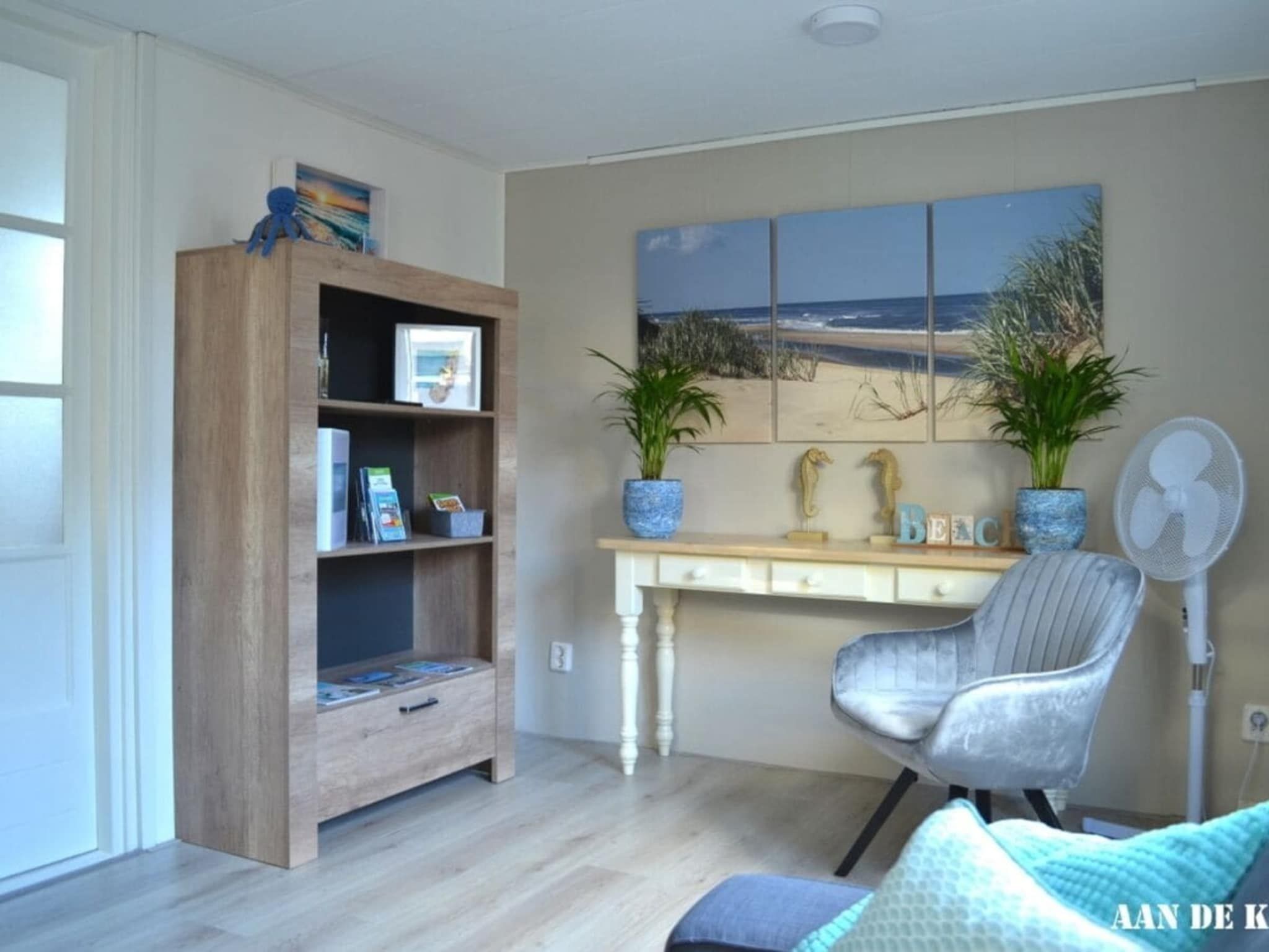 De woonkamer van 396528 in Egmond aan Zee