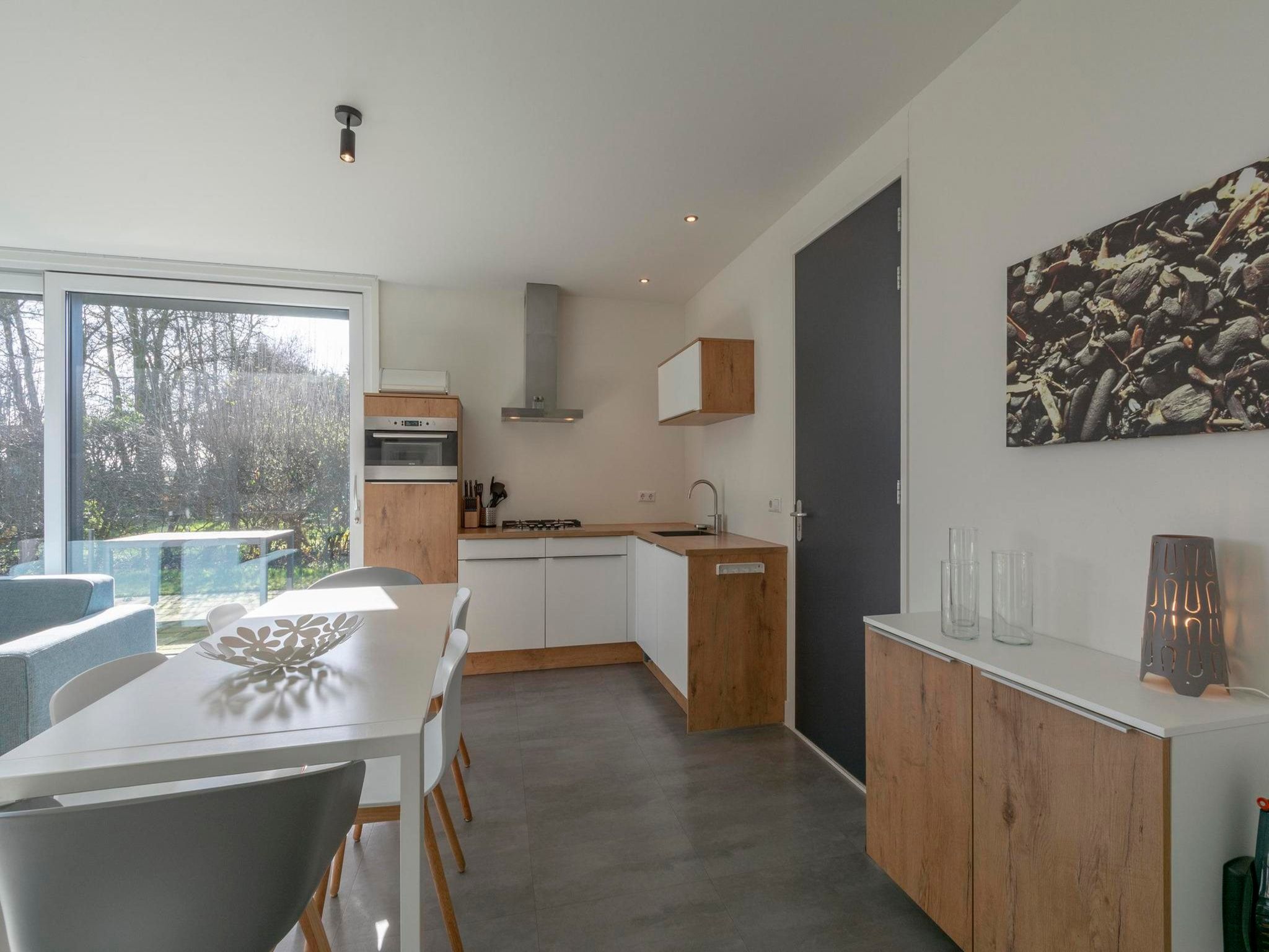 De keuken van Bungalow Uitwaayer in Sint Maartensvlotbrug