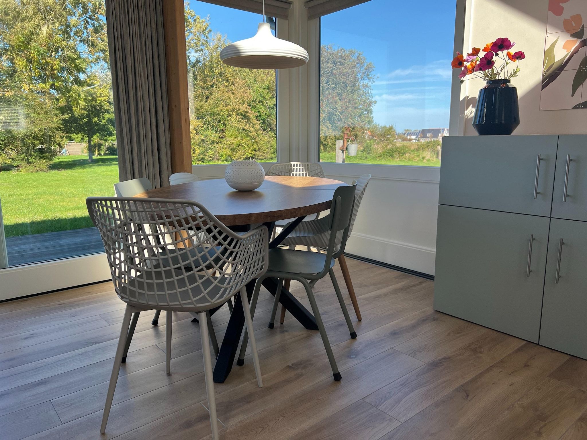 De woonkamer van 't Veldje in Den Hoorn