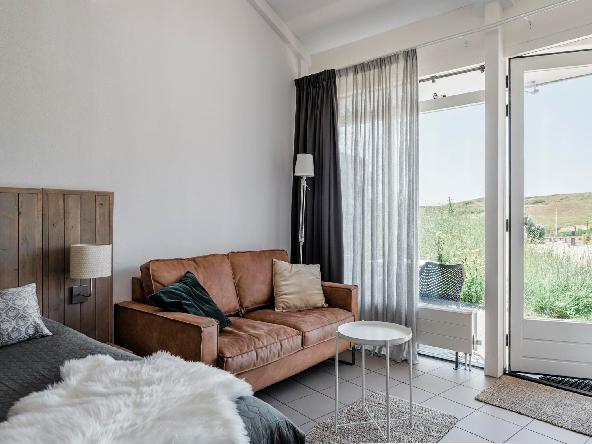 De woonkamer van Duynsuites aan zee in Callantsoog