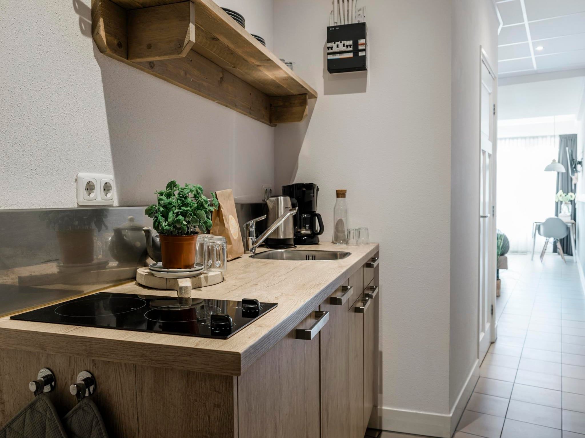 De keuken van Duynsuites aan zee in Callantsoog