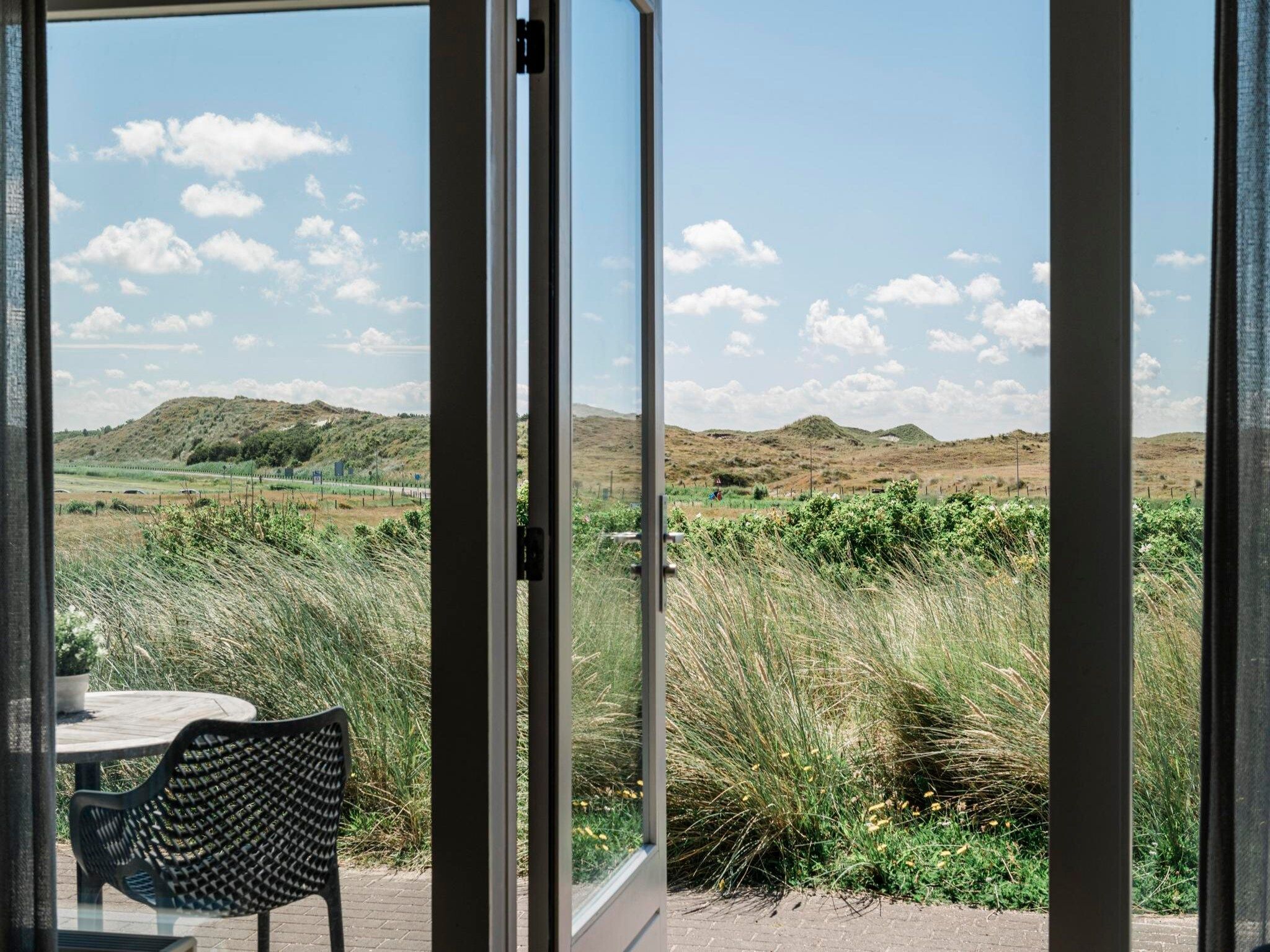 Het uitzicht vanaf Duynsuites aan zee in Callantsoog