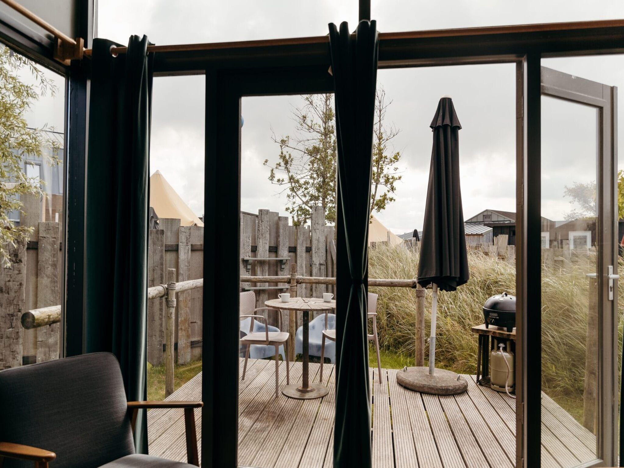 Het terras van Reddingshuisje - Duynpark in Callantsoog