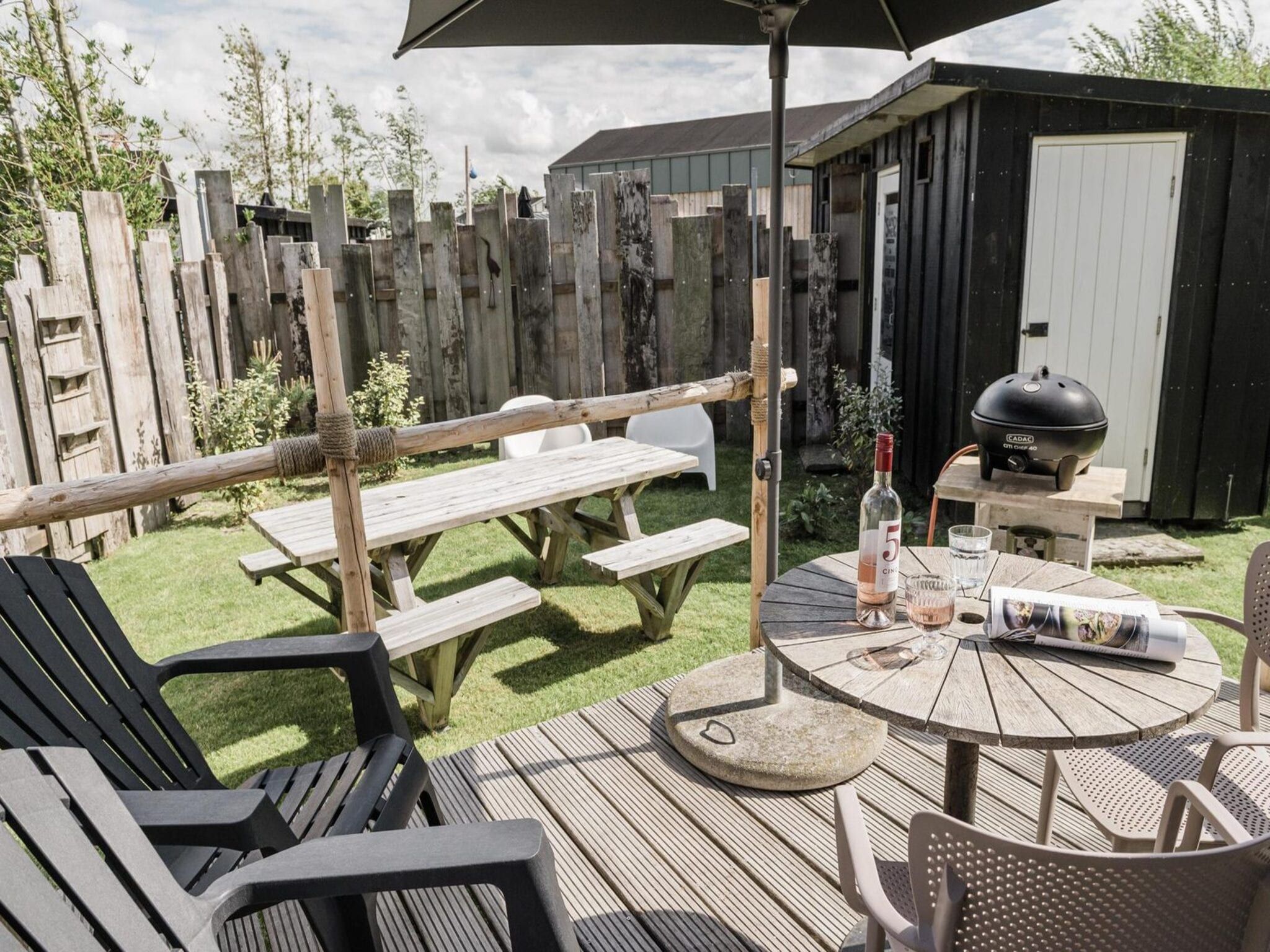 Het terras van Reddingshuisje - Duynpark in Callantsoog