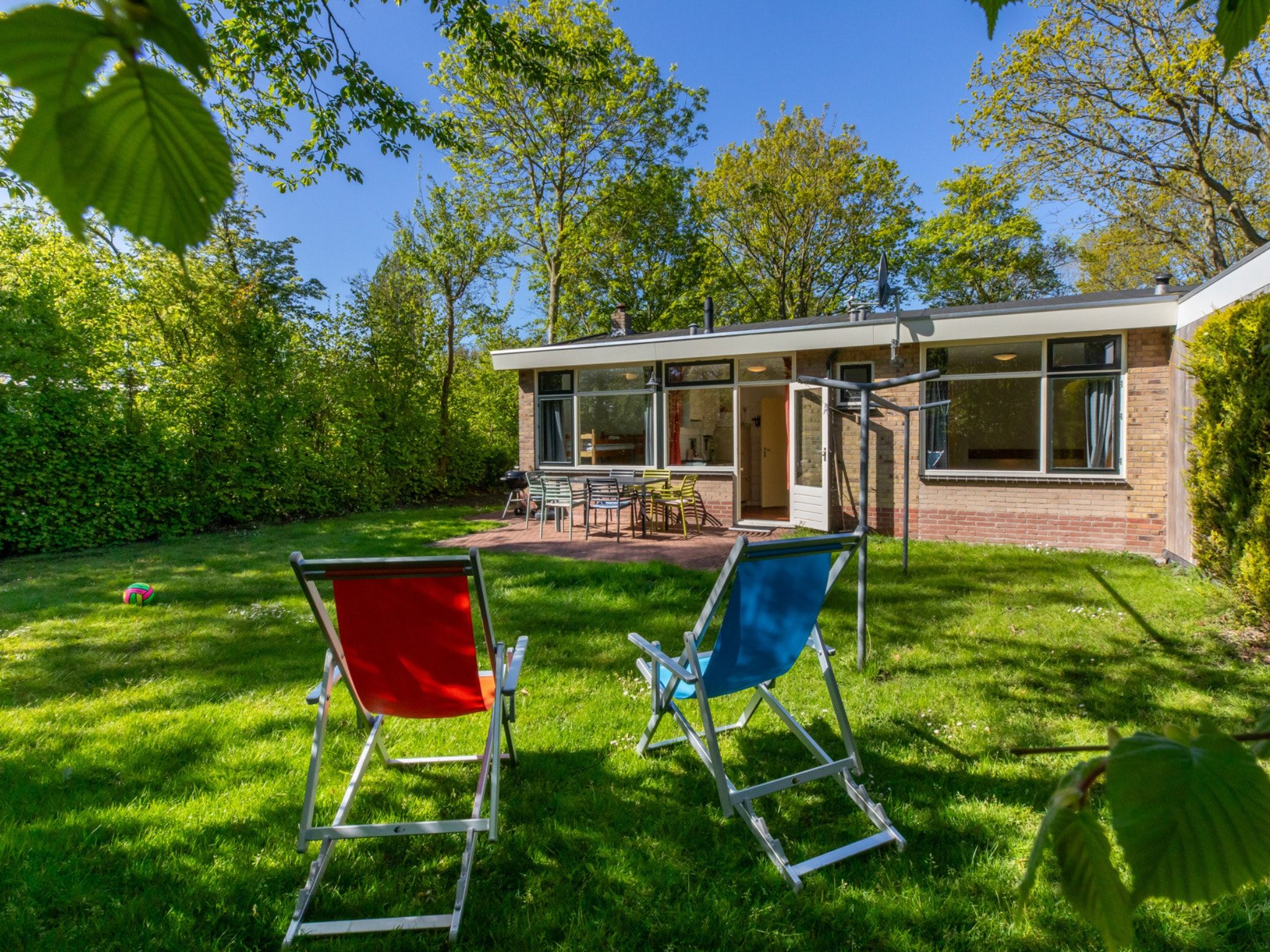 De tuin van Vakantiehuis - Oosterpark 77 - Oostkapelle in Oostkapelle