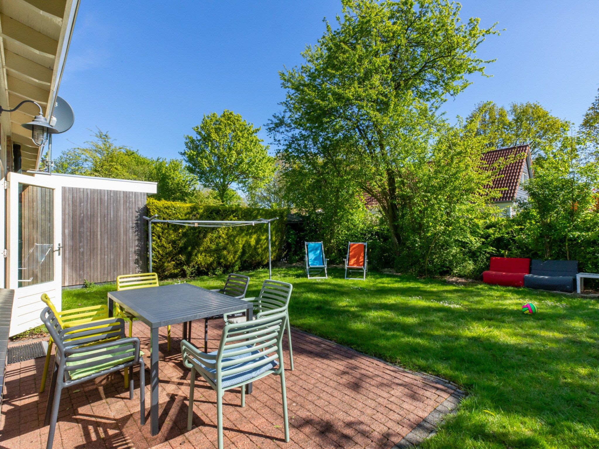 De tuin van Vakantiehuis - Oosterpark 77 - Oostkapelle in Oostkapelle