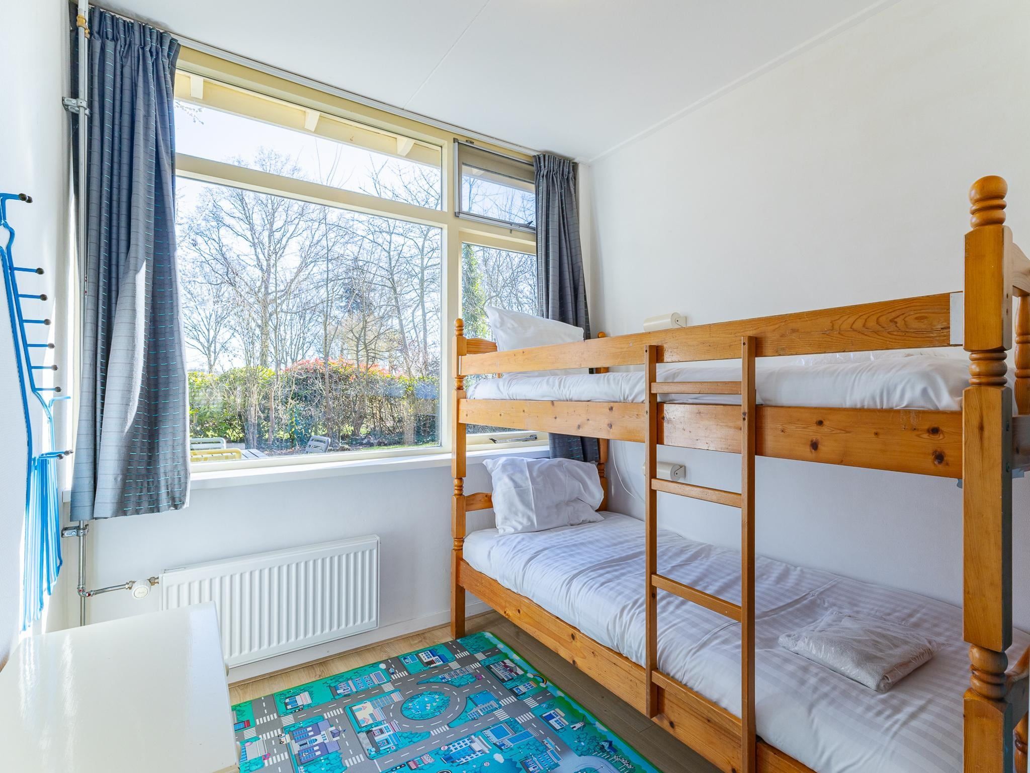 Een slaapkamer van Vakantiehuis - Oosterpark 77 - Oostkapelle in Oostkapelle