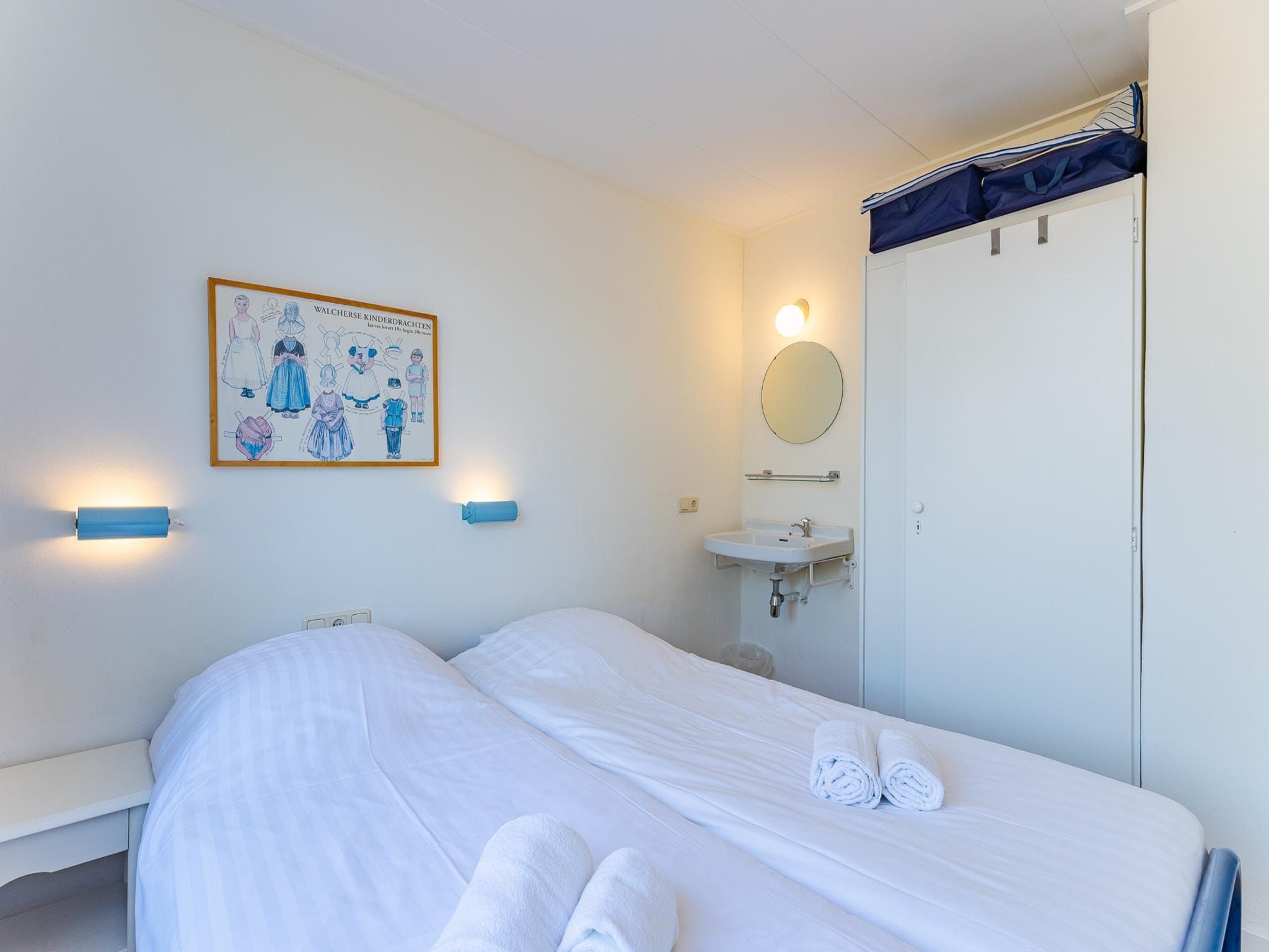 Een slaapkamer van Vakantiehuis - Oosterpark 77 - Oostkapelle in Oostkapelle