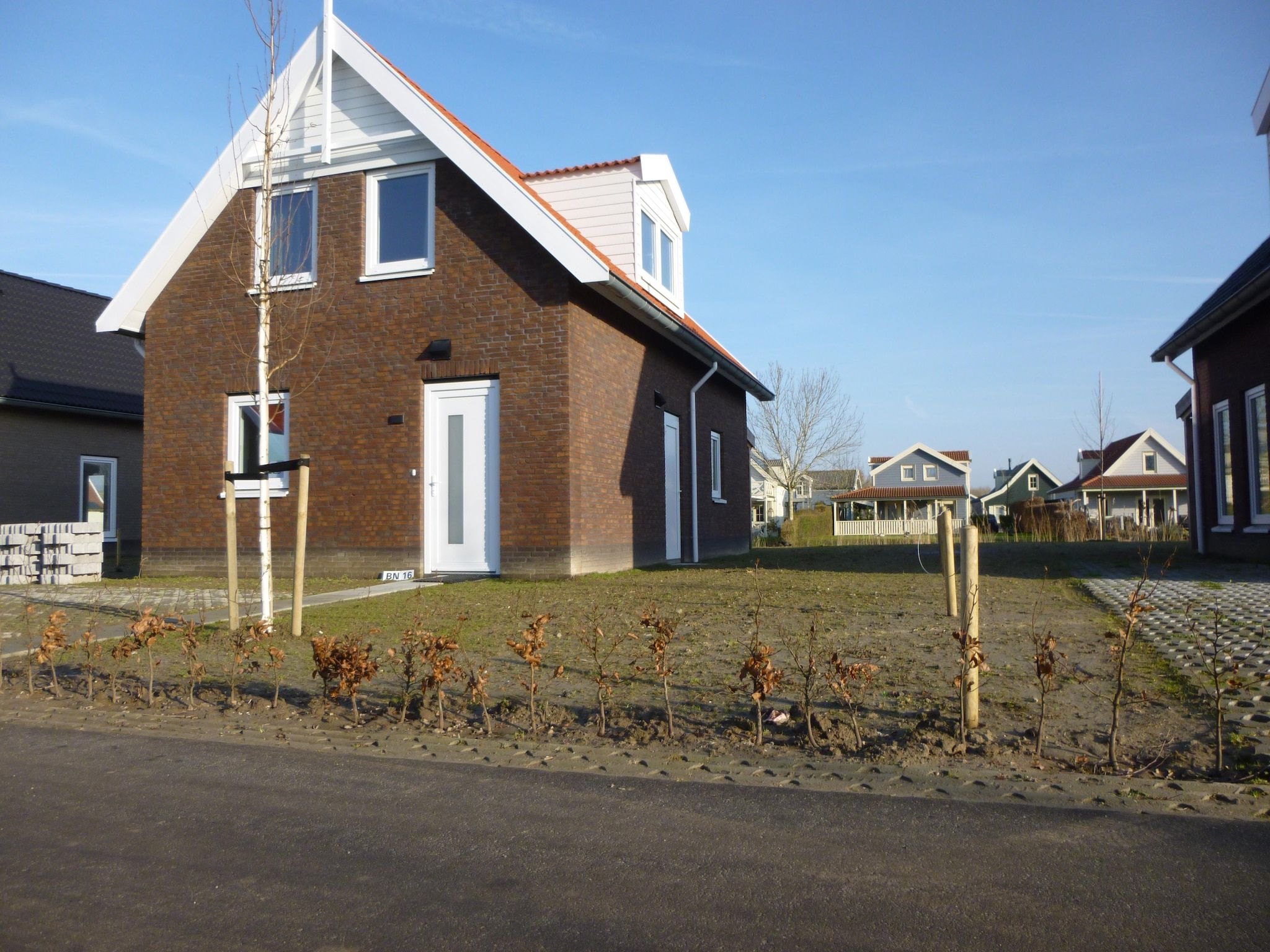 De buitenkant van Kuifduiker 122 in Simonshaven