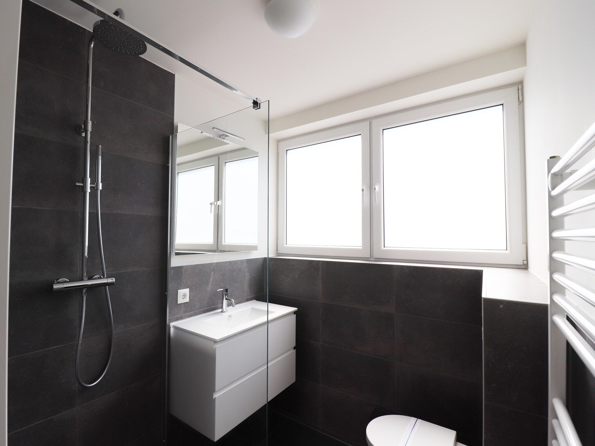 De badkamer van Kuifduiker 122 in Simonshaven