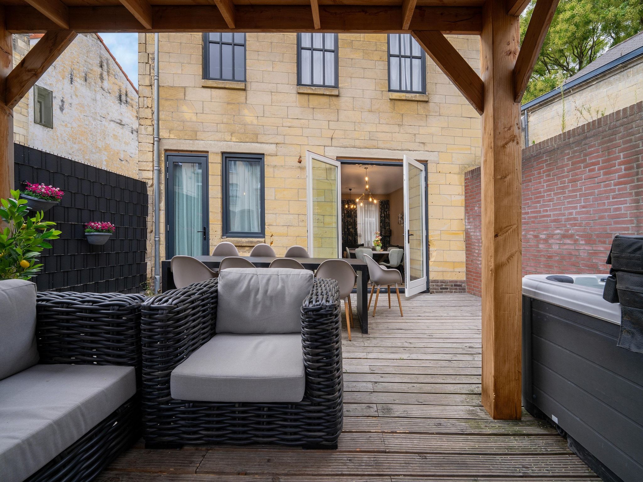 Het terras van Mergelhuis in Valkenburg