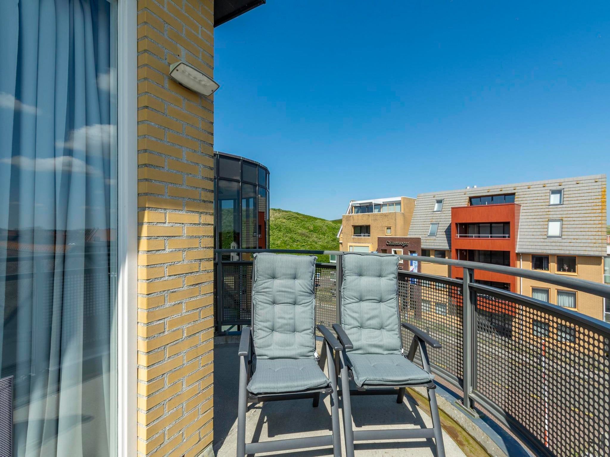 Het terras van Wijde Blick 301 in Callantsoog