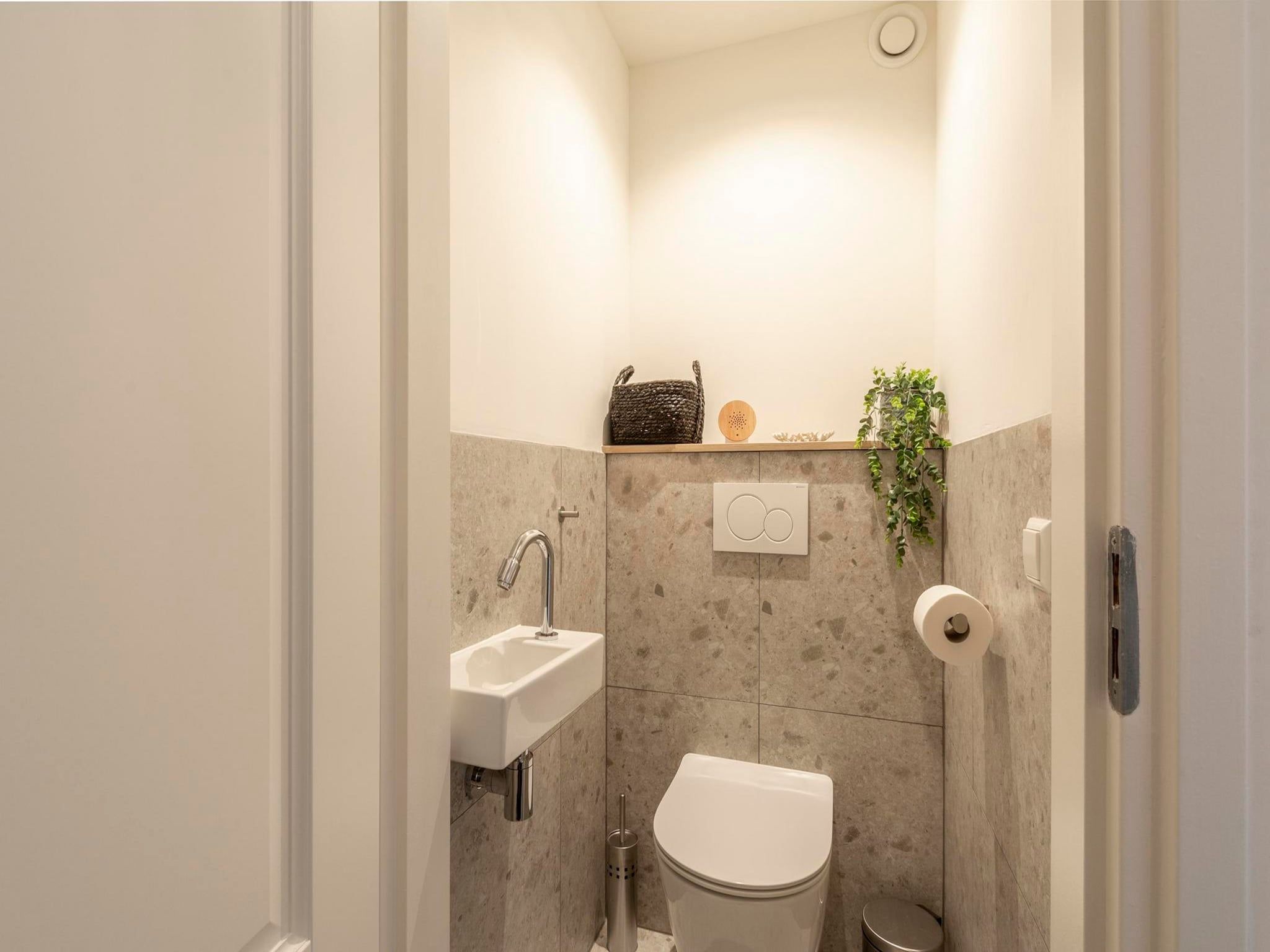 De badkamer van Wijde Blick 301 in Callantsoog
