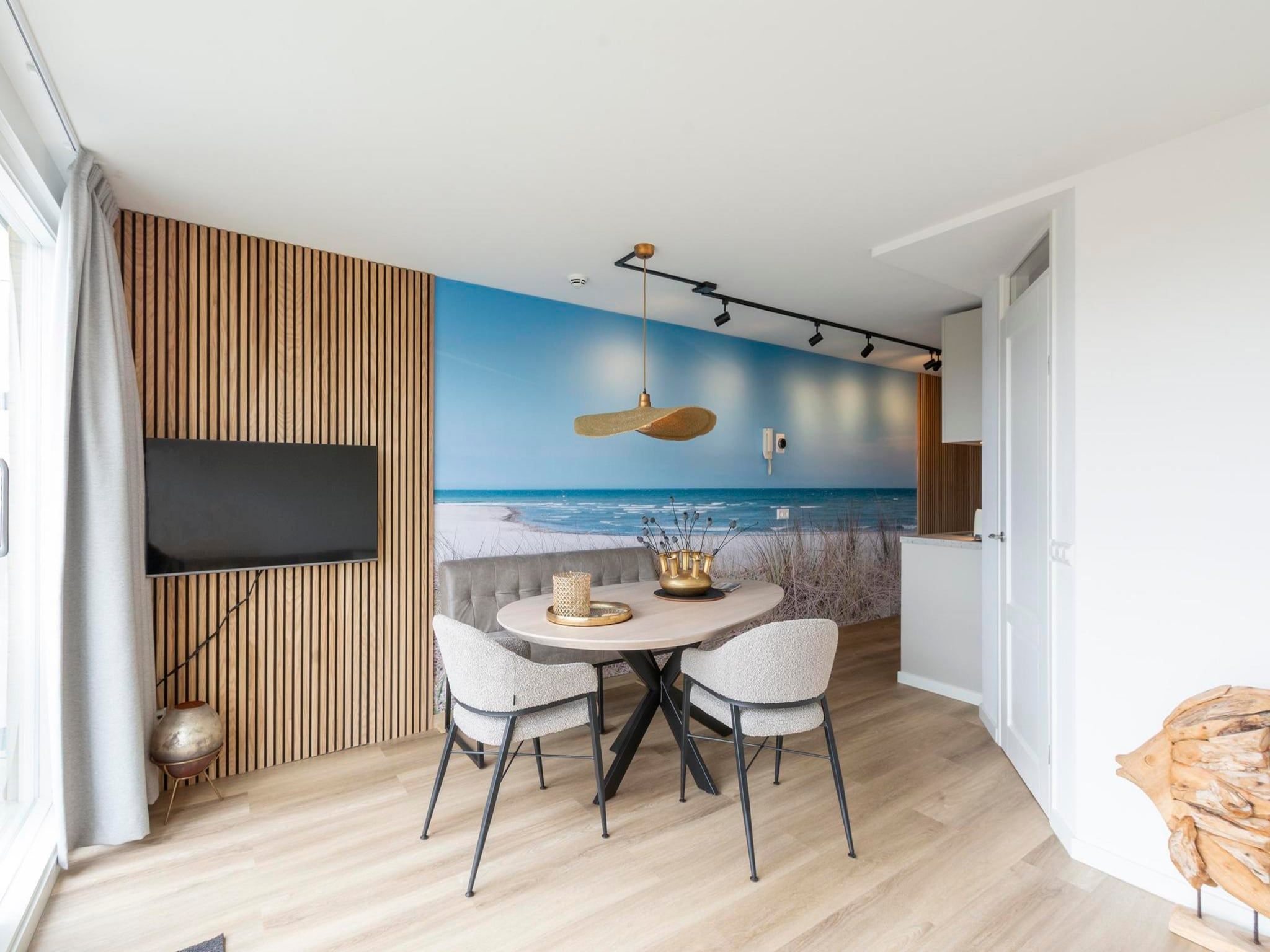 De eetkamer van Wijde Blick 301 in Callantsoog
