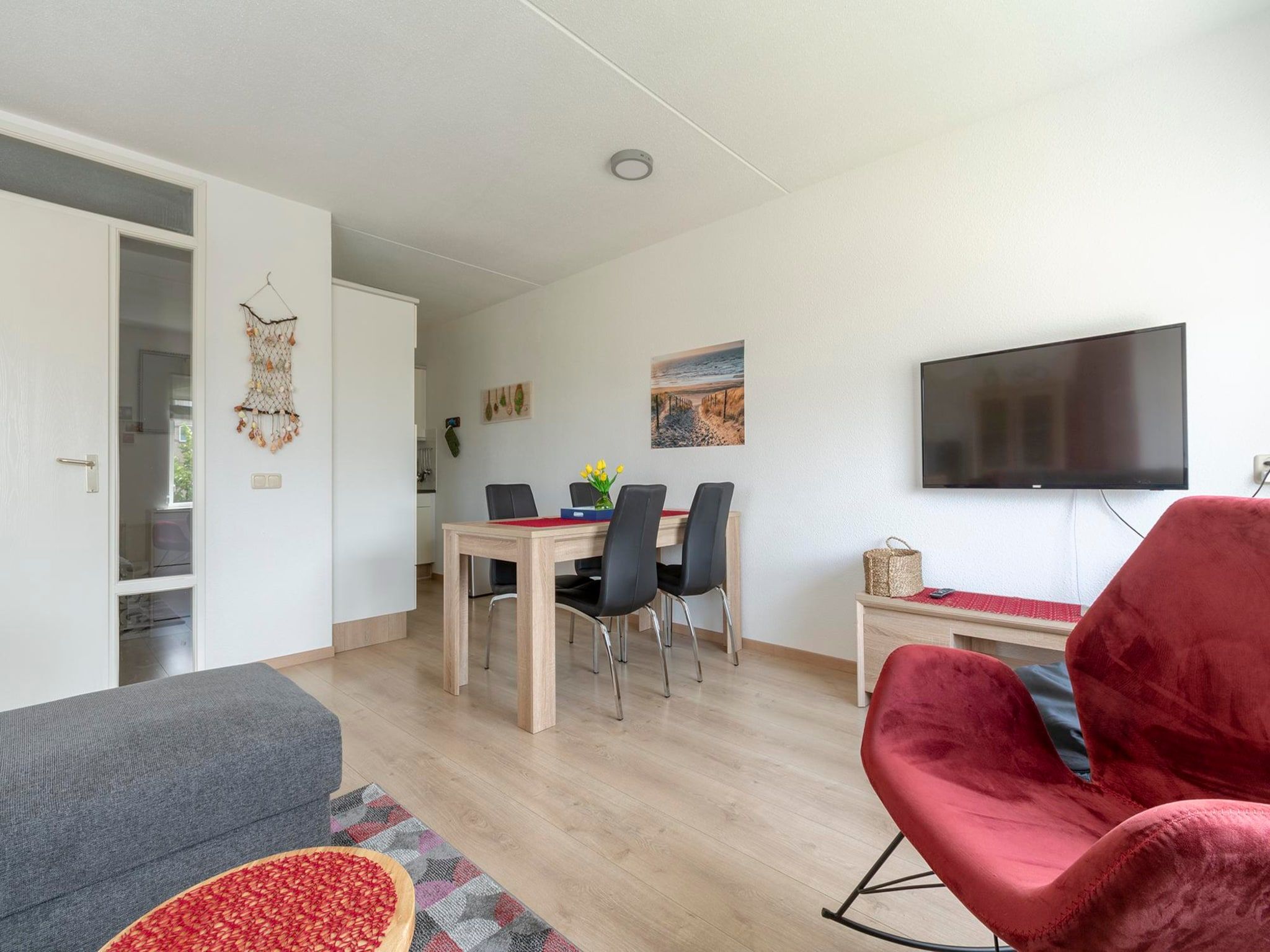 De woonkamer van Résidence Juliana 53 in Julianadorp aan Zee