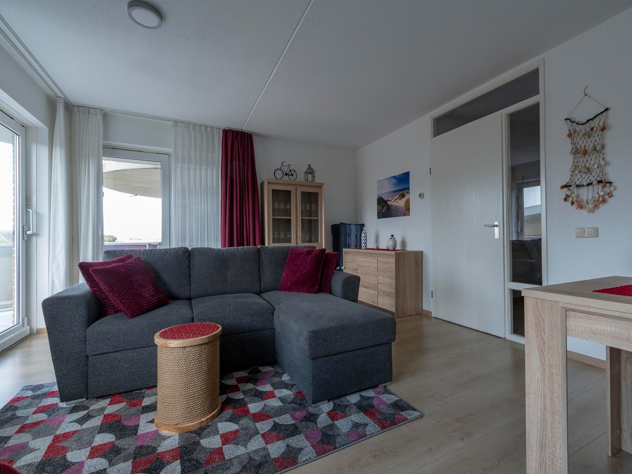 De woonkamer van Résidence Juliana 53 in Julianadorp aan Zee