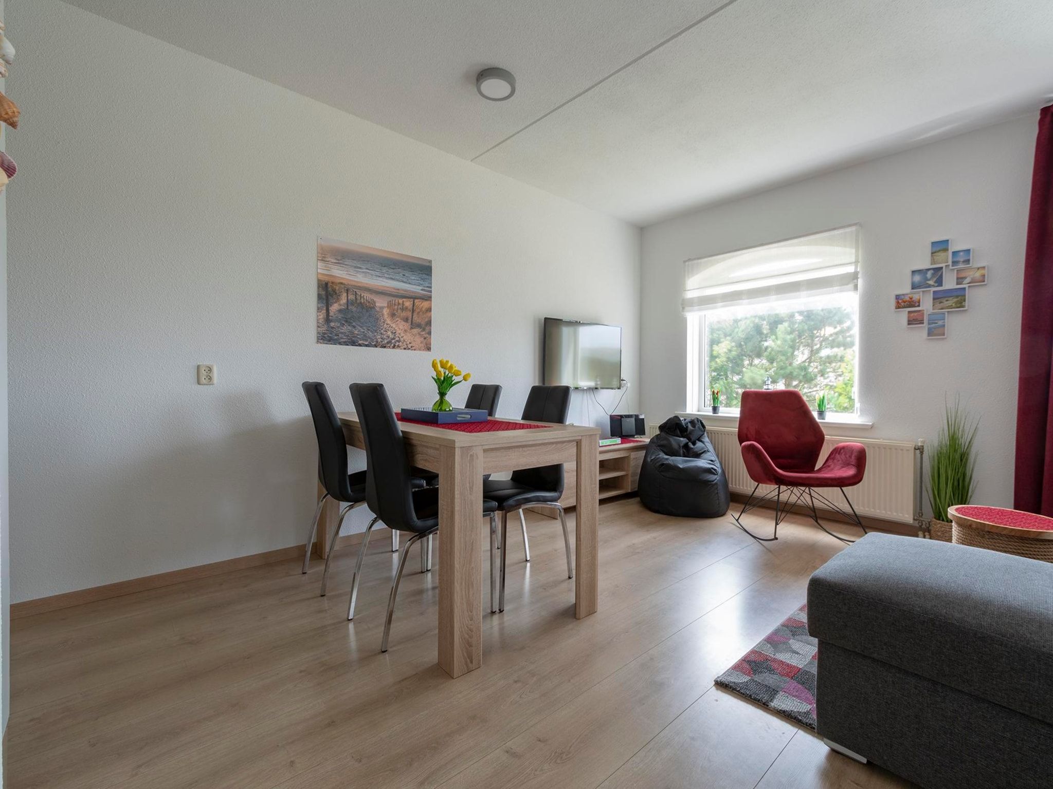 De eetkamer van Résidence Juliana 53 in Julianadorp aan Zee